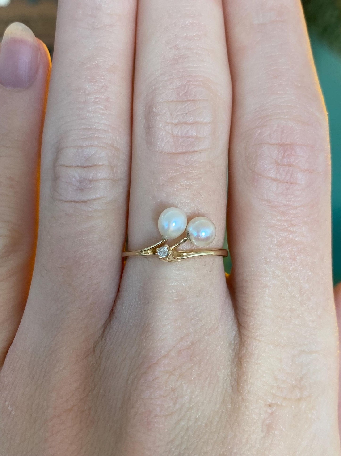 Vintage Solid 14k Yellow Gold Clear Sapphire Pearls Ring - Size 6.25