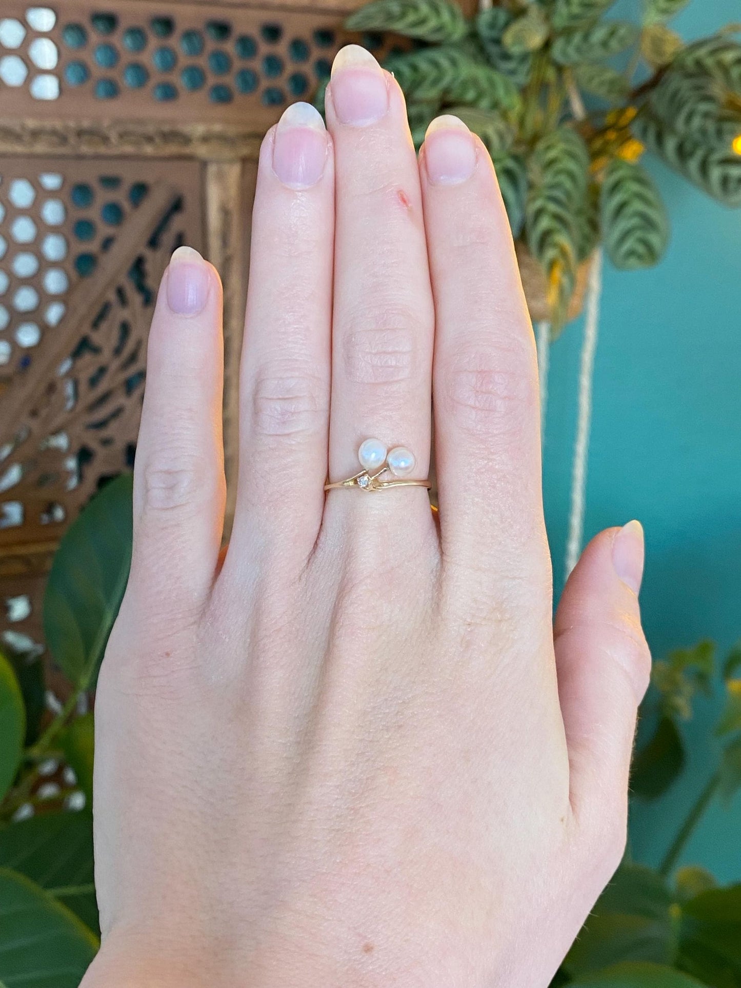 Vintage Solid 14k Yellow Gold Clear Sapphire Pearls Ring - Size 6.25