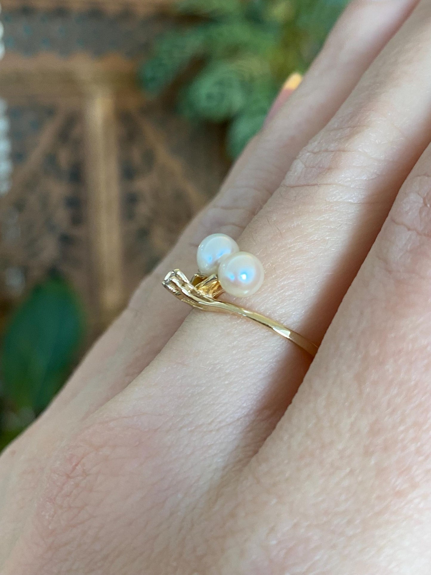 Vintage Solid 14k Yellow Gold Clear Sapphire Pearls Ring - Size 6.25