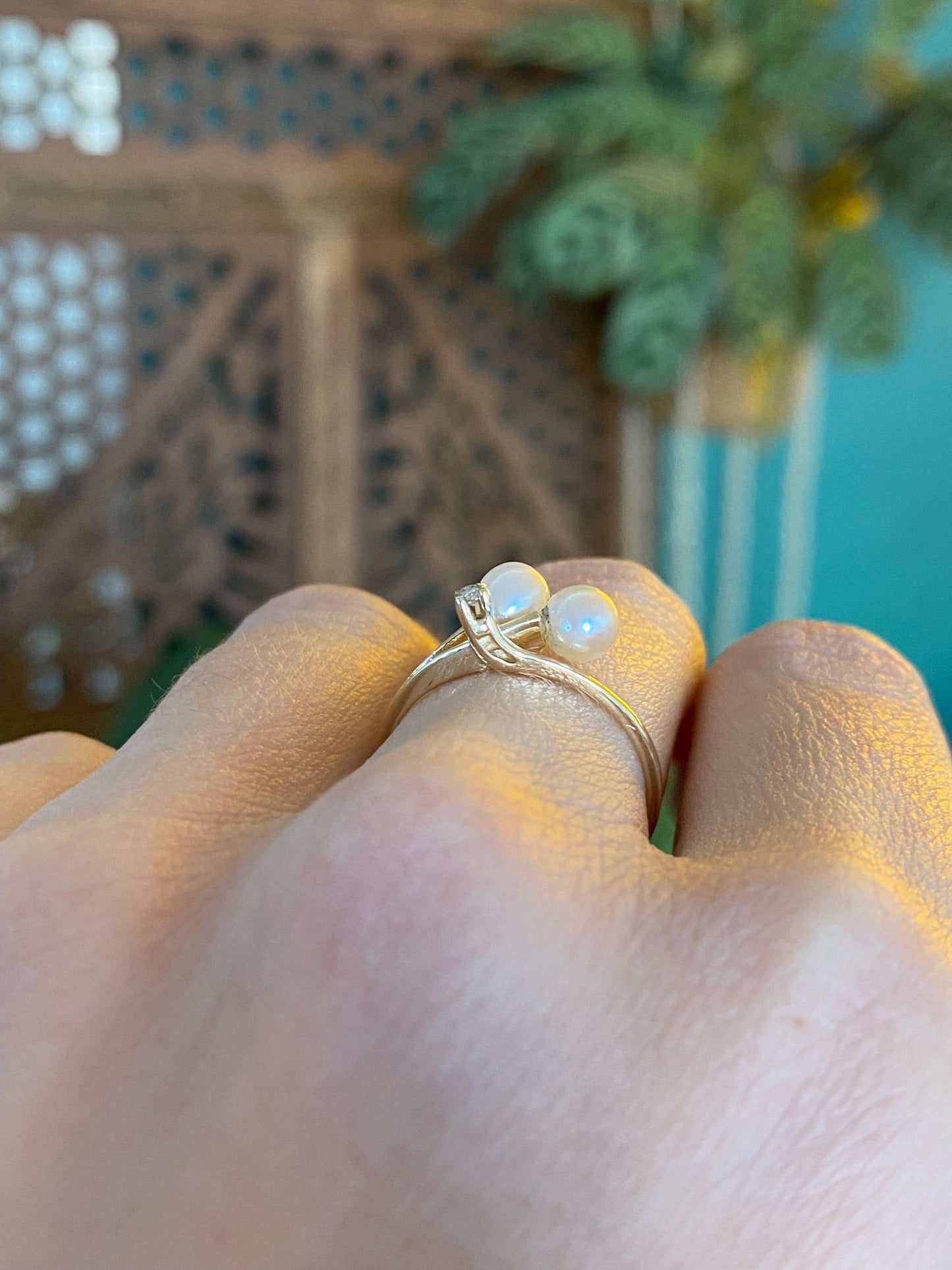 Vintage Solid 14k Yellow Gold Clear Sapphire Pearls Ring - Size 6.25