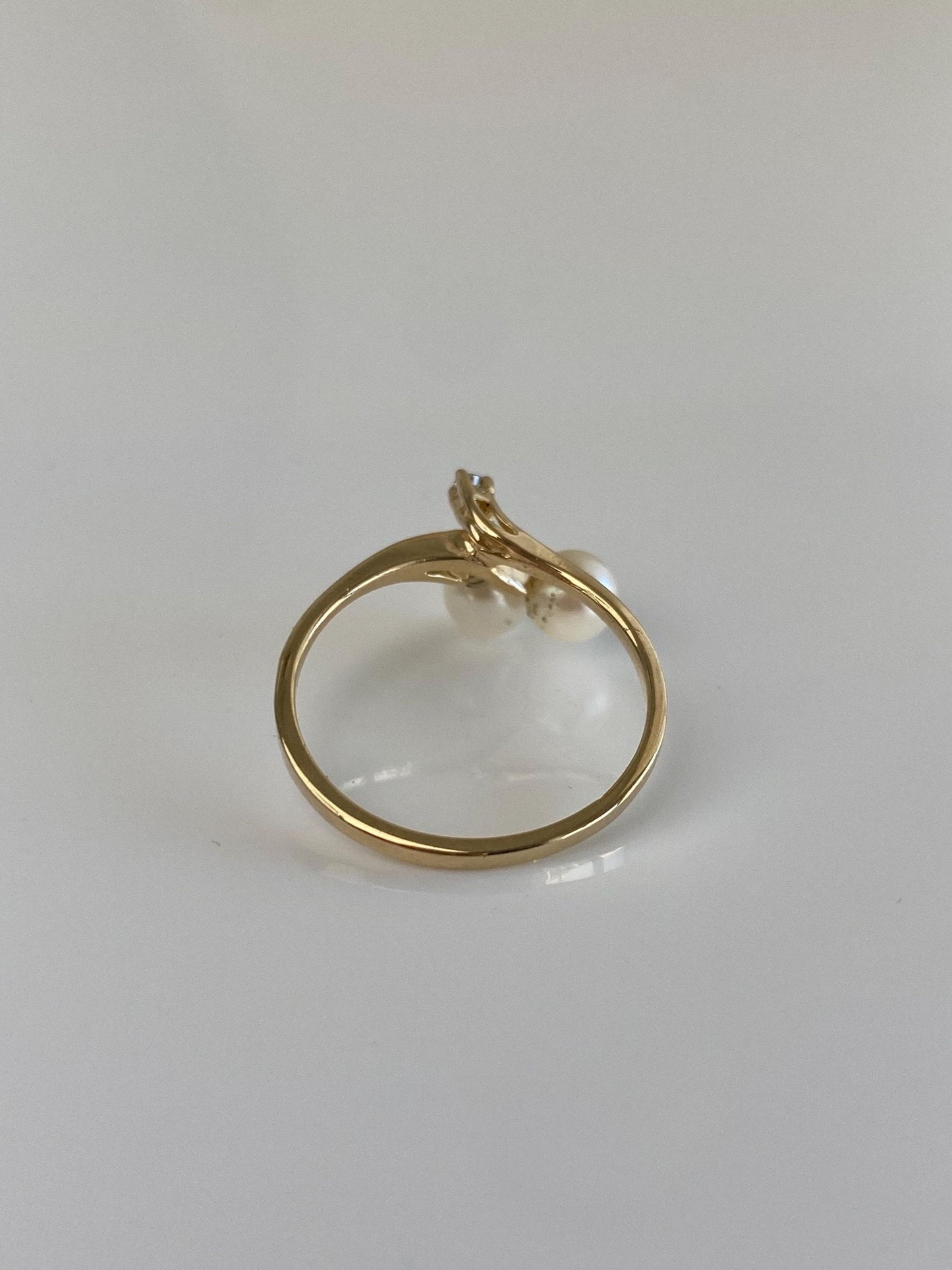 Vintage Solid 14k Yellow Gold Clear Sapphire Pearls Ring - Size 6.25