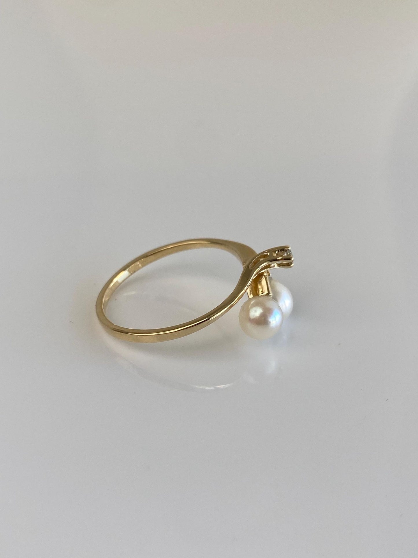 Vintage Solid 14k Yellow Gold Clear Sapphire Pearls Ring - Size 6.25
