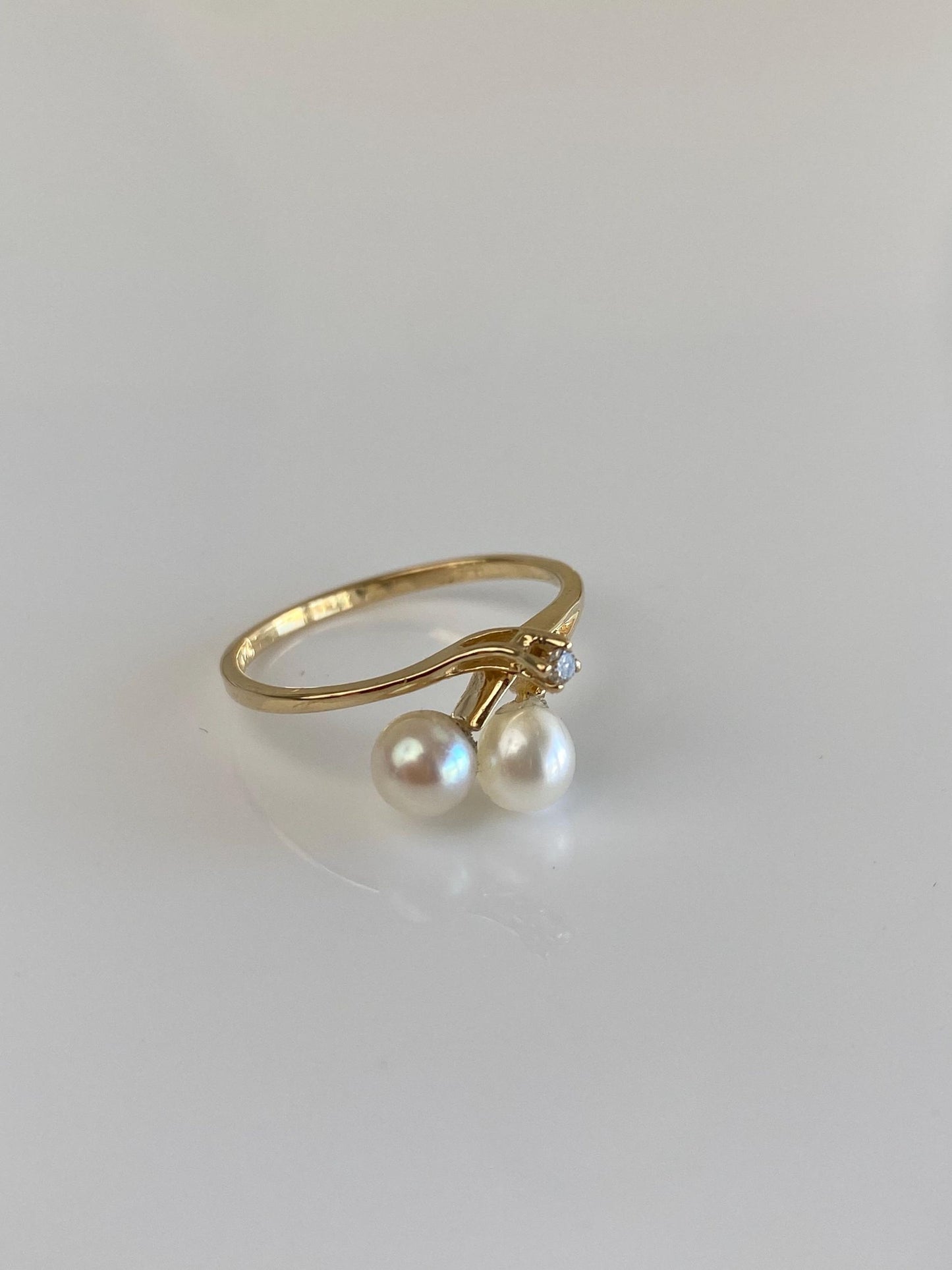 Vintage Solid 14k Yellow Gold Clear Sapphire Pearls Ring - Size 6.25
