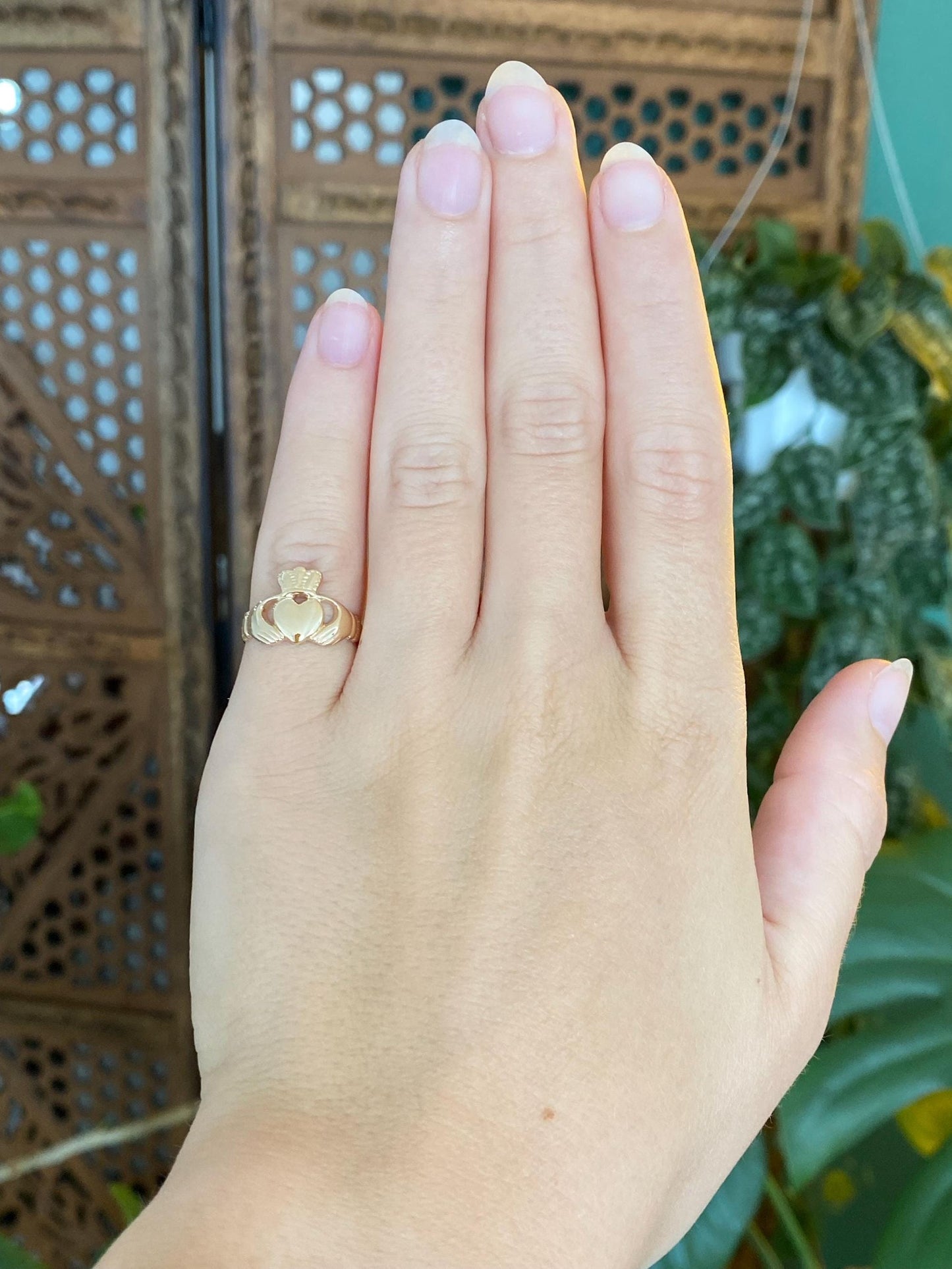 Vintage Solid 14k Yellow Gold Claddaugh Ring - Size 4.75