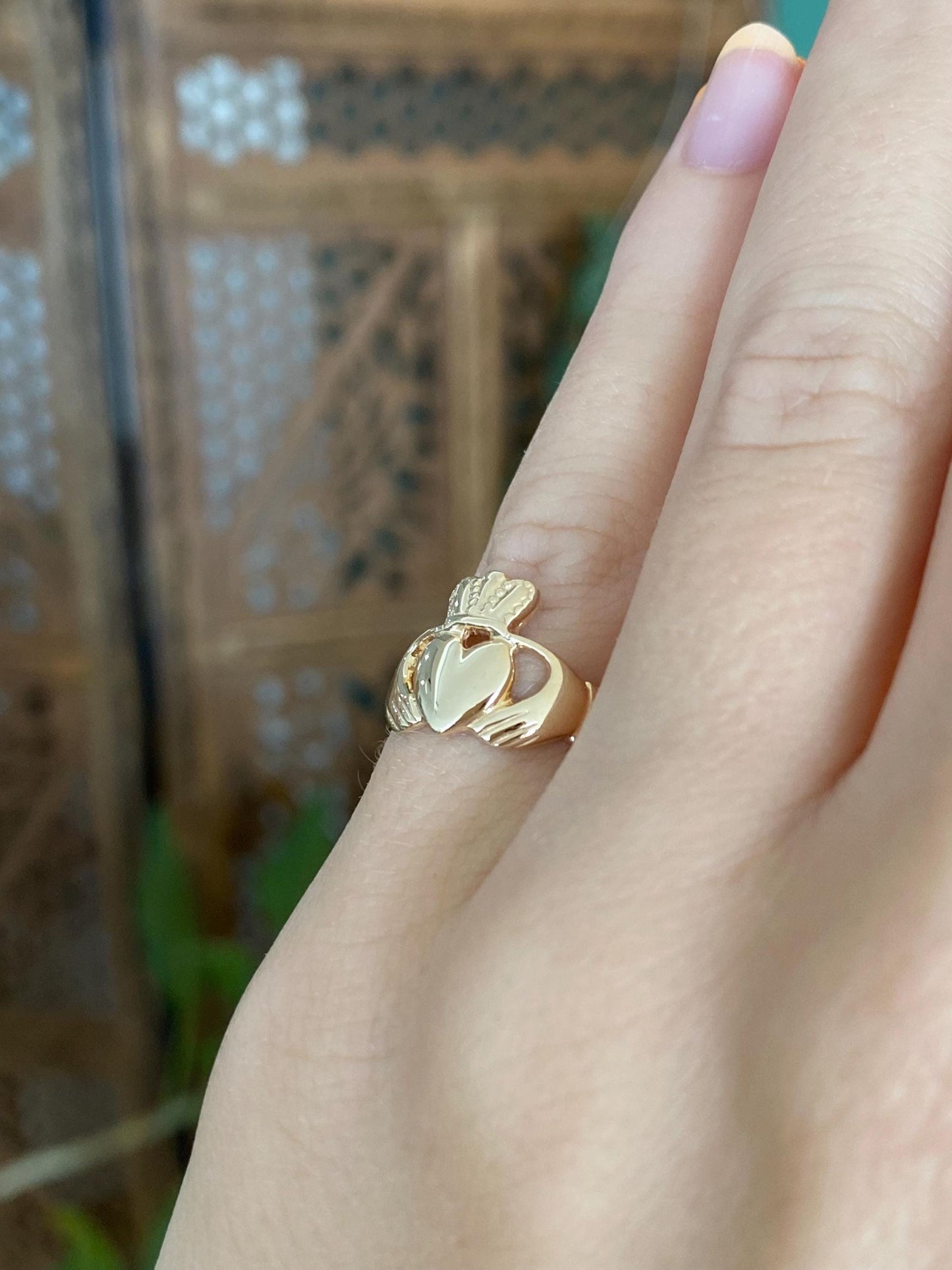 Vintage Solid 14k Yellow Gold Claddaugh Ring - Size 4.75