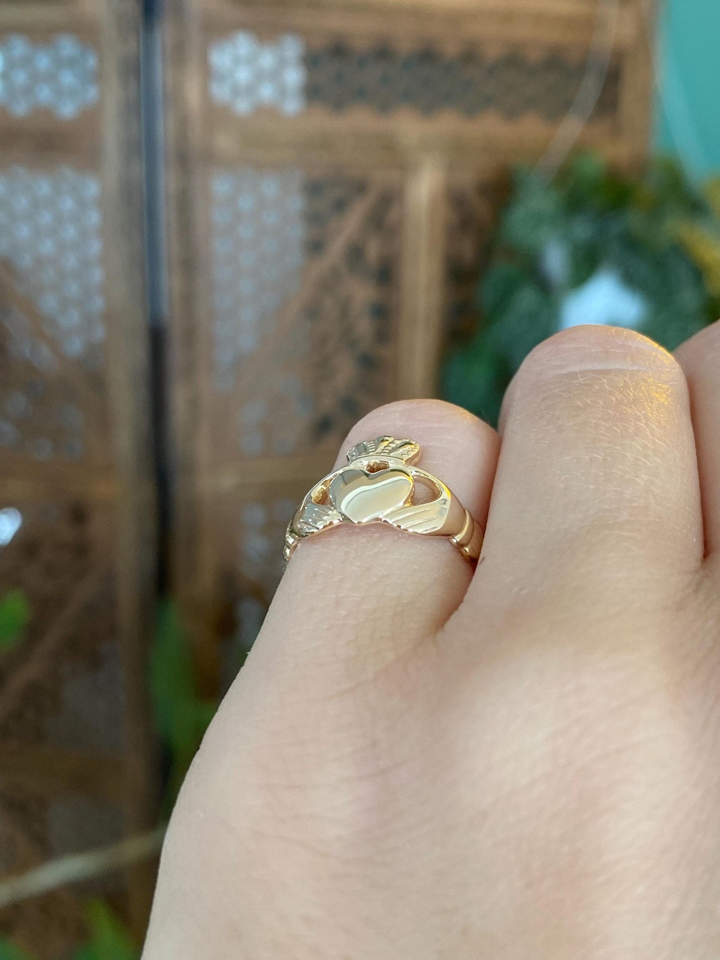 Vintage Solid 14k Yellow Gold Claddaugh Ring - Size 4.75