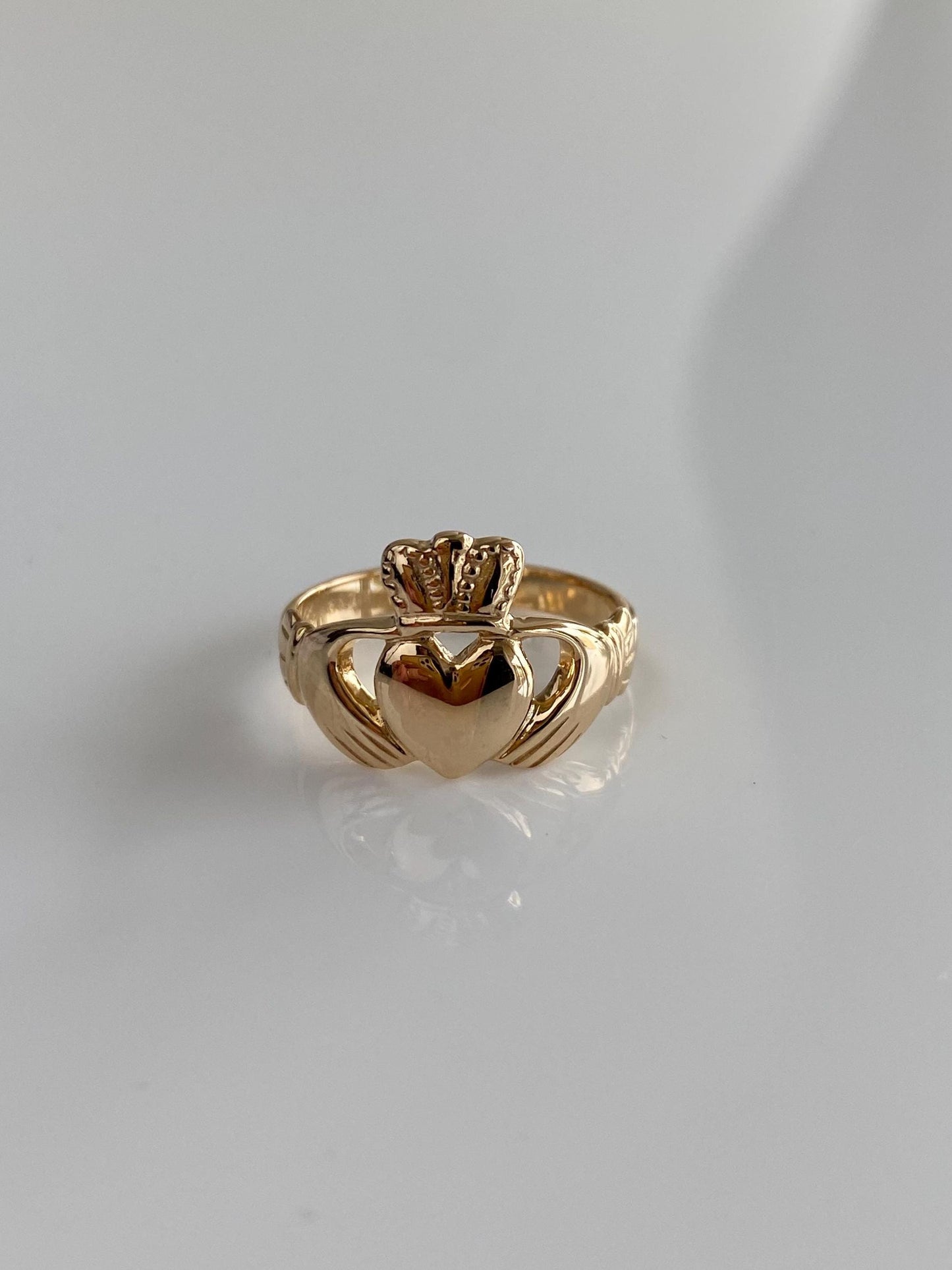 Vintage Solid 14k Yellow Gold Claddaugh Ring - Size 4.75