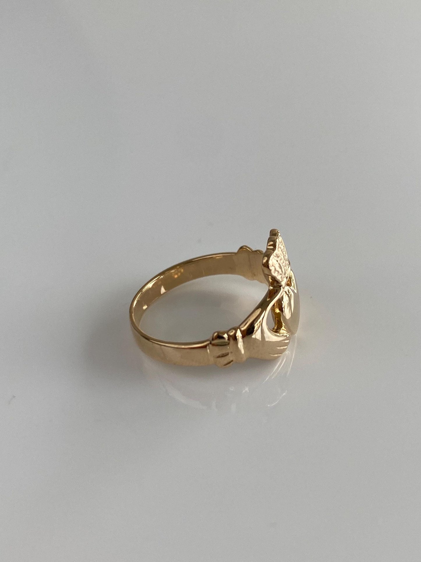 Vintage Solid 14k Yellow Gold Claddaugh Ring - Size 4.75