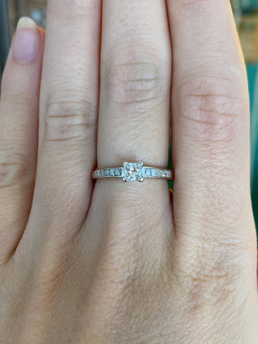 Vintage Solid 18k White Gold Diamonds Ring - Size 6.5
