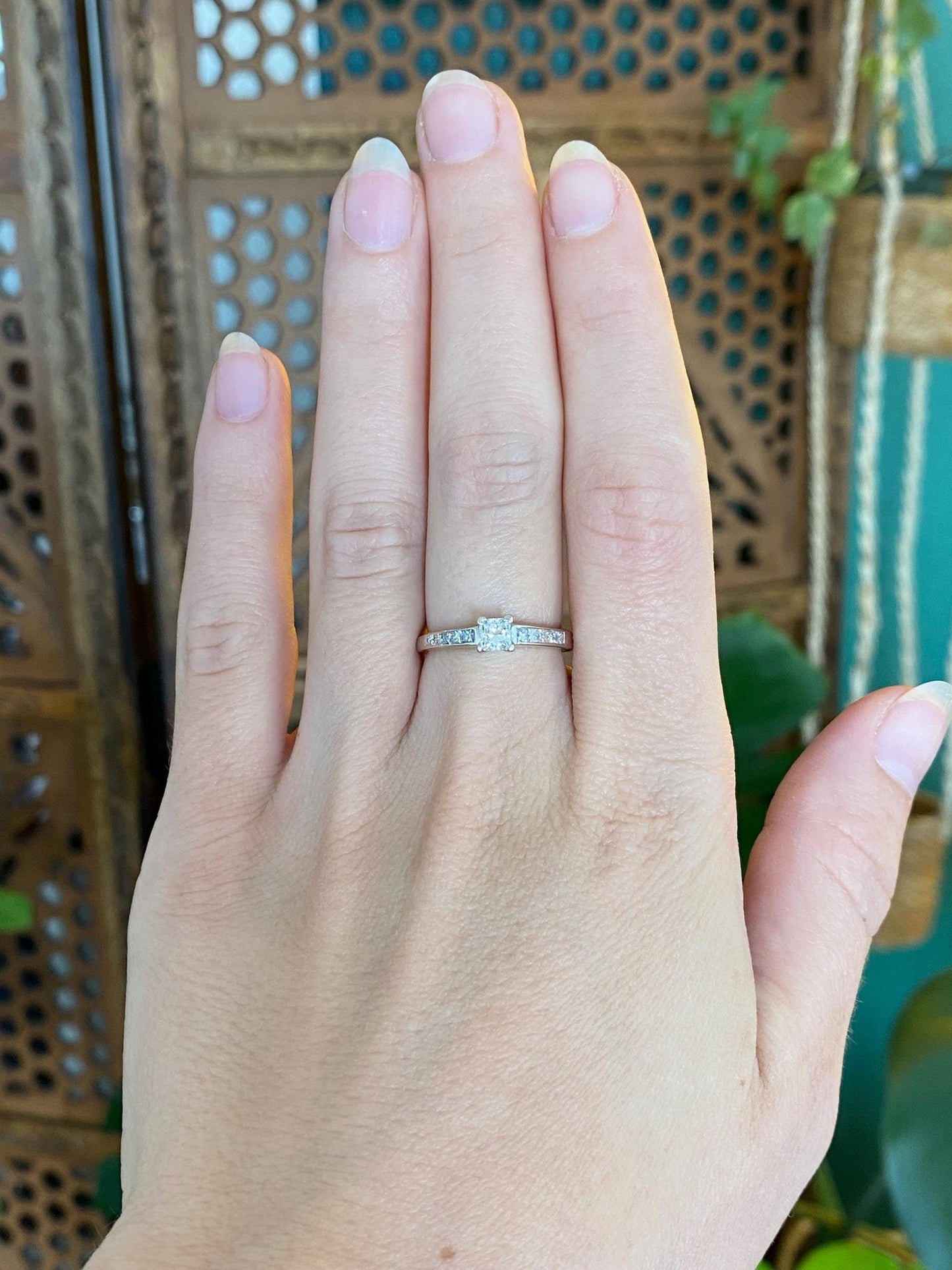 Vintage Solid 18k White Gold Diamonds Ring - Size 6.5
