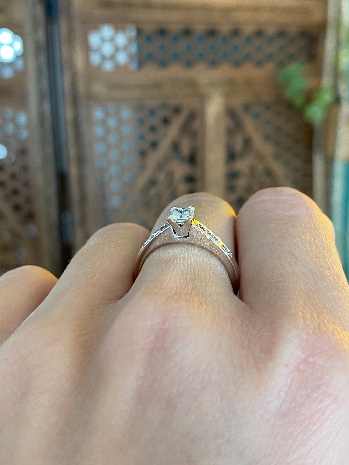 Vintage Solid 18k White Gold Diamonds Ring - Size 6.5