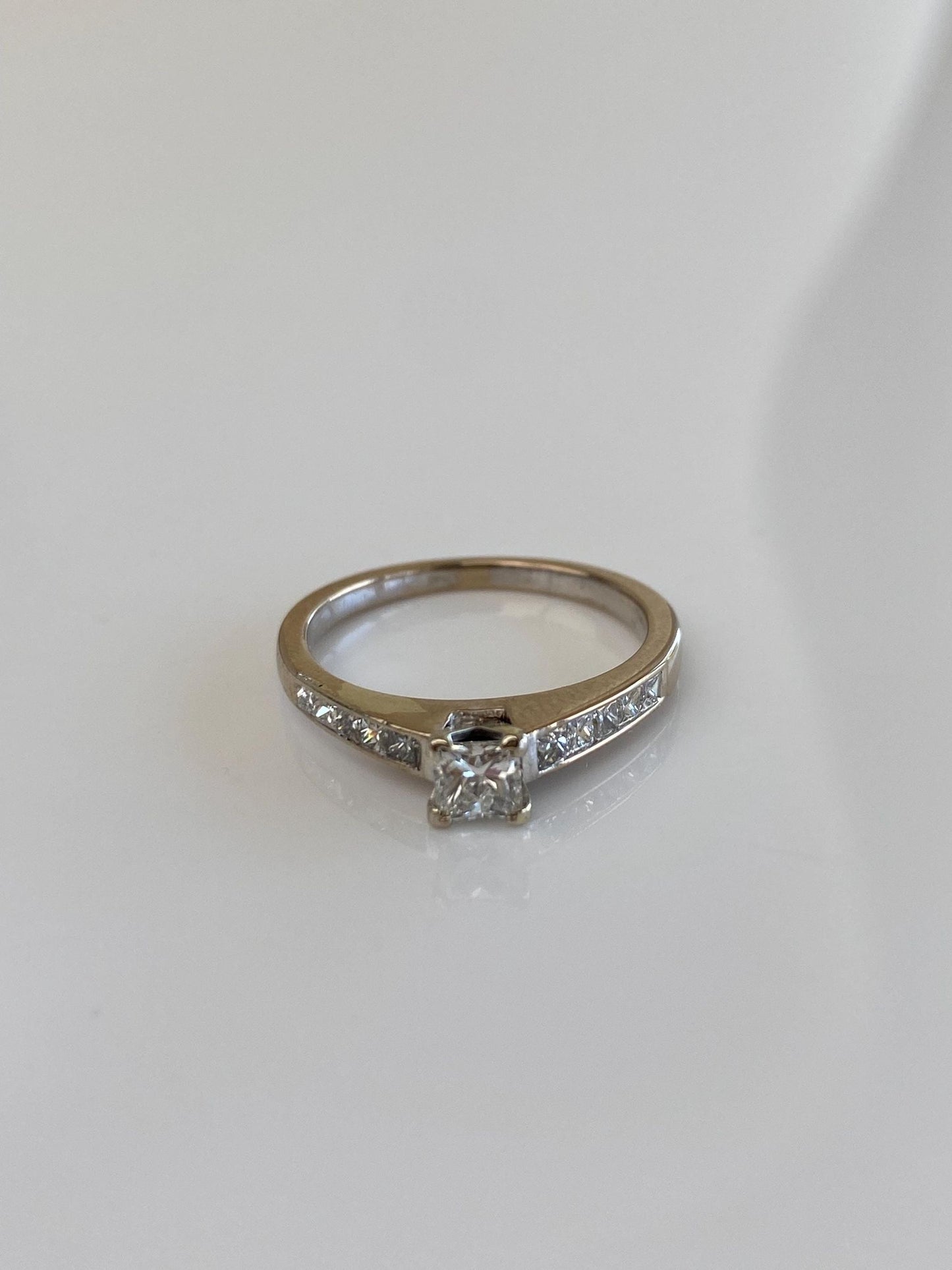 Vintage Solid 18k White Gold Diamonds Ring - Size 6.5