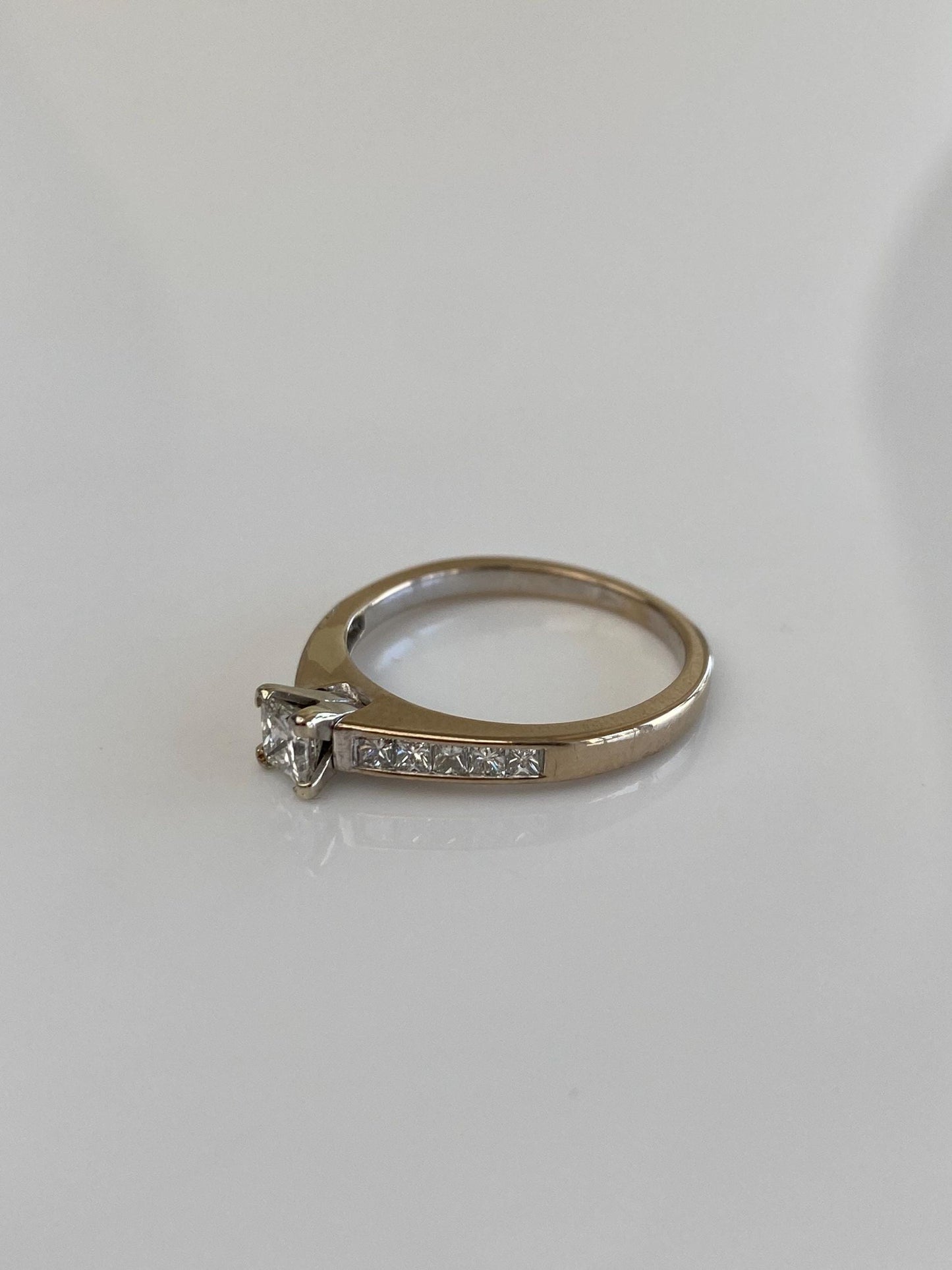 Vintage Solid 18k White Gold Diamonds Ring - Size 6.5