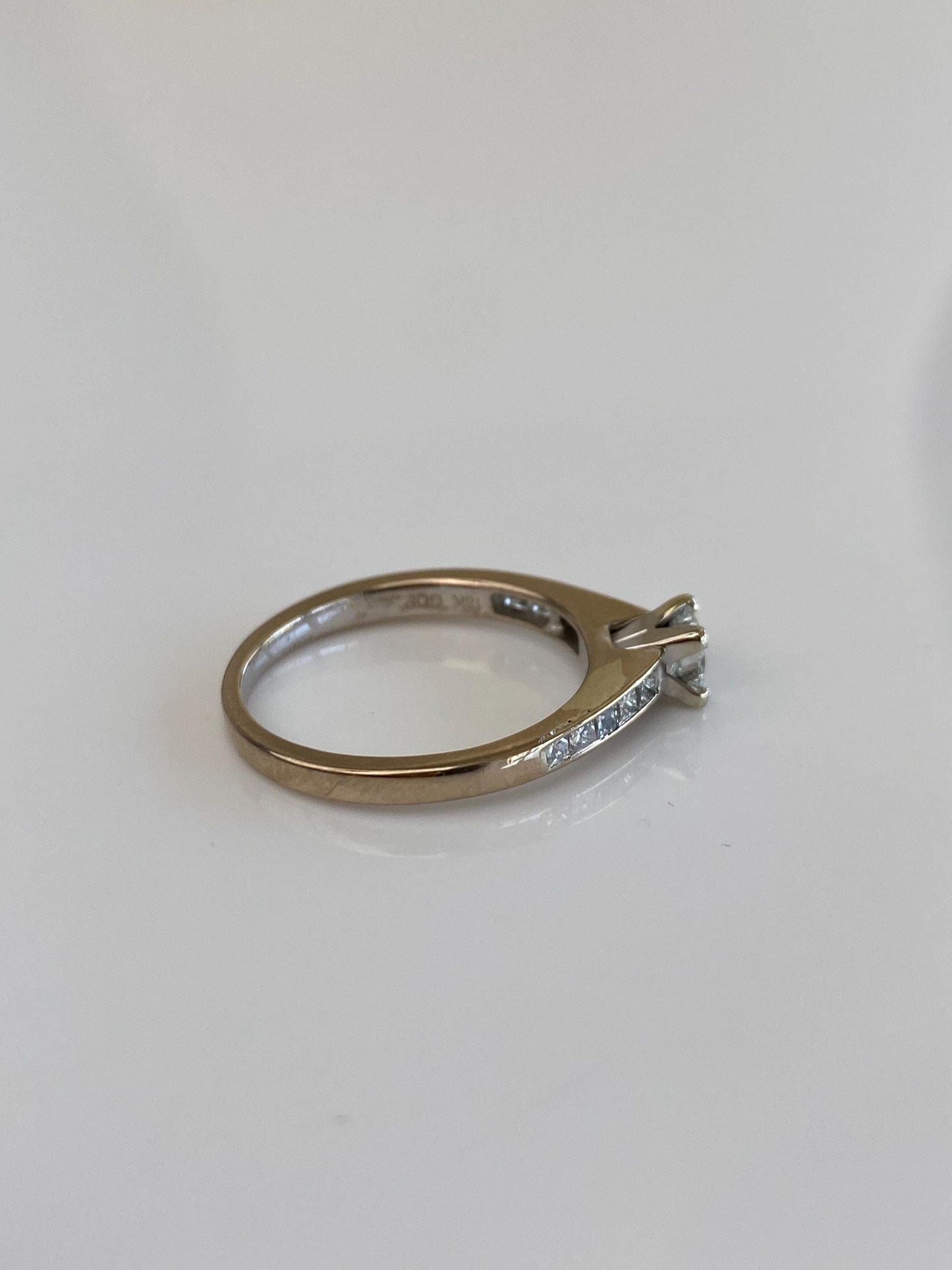 Vintage Solid 18k White Gold Diamonds Ring - Size 6.5