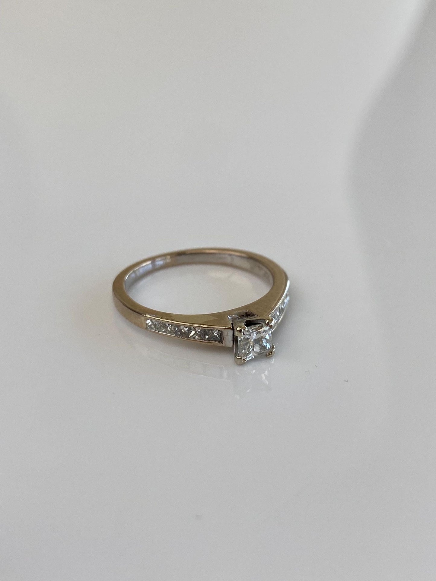 Vintage Solid 18k White Gold Diamonds Ring - Size 6.5
