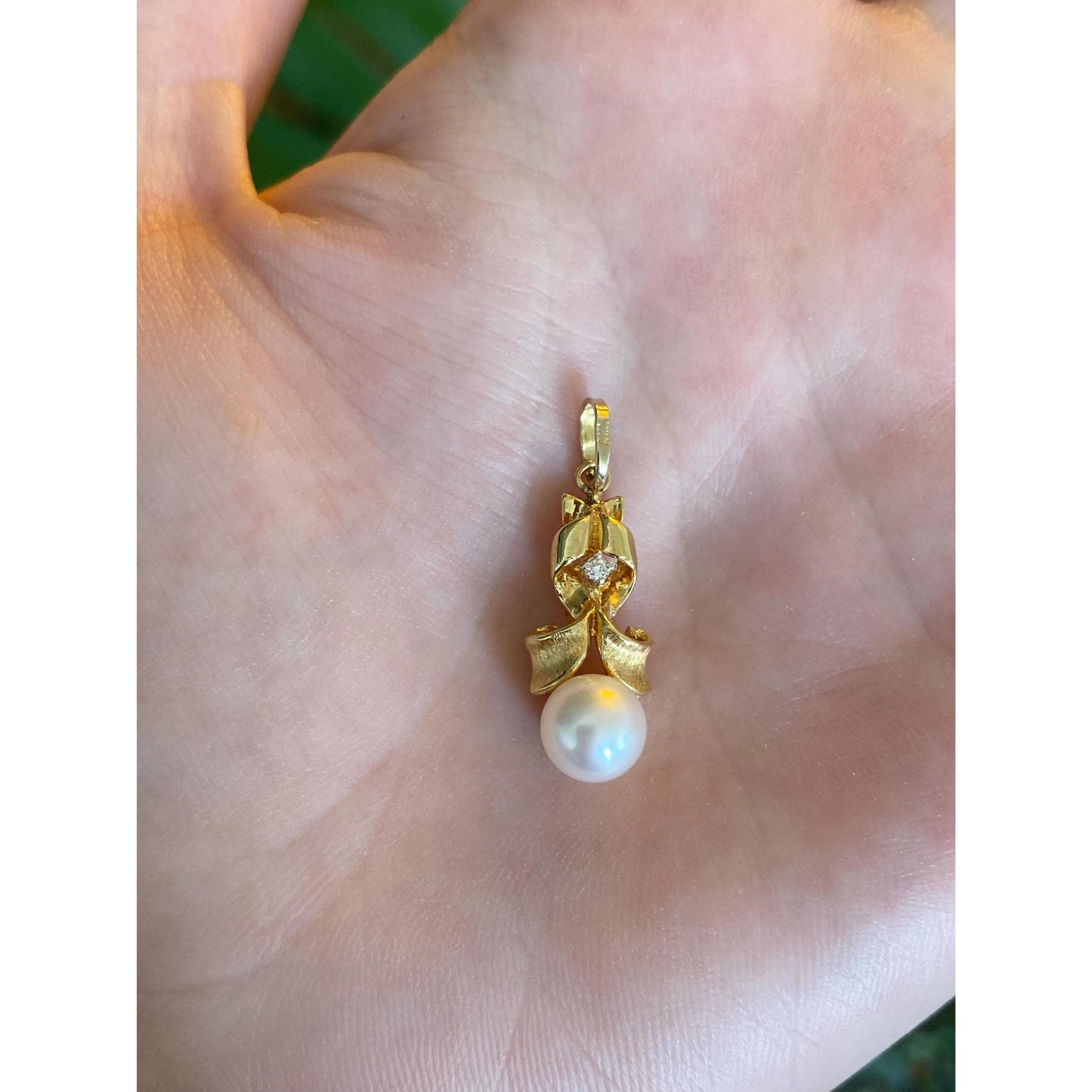 Vintage Solid 18k Yellow Gold Diamond Pearl Charm