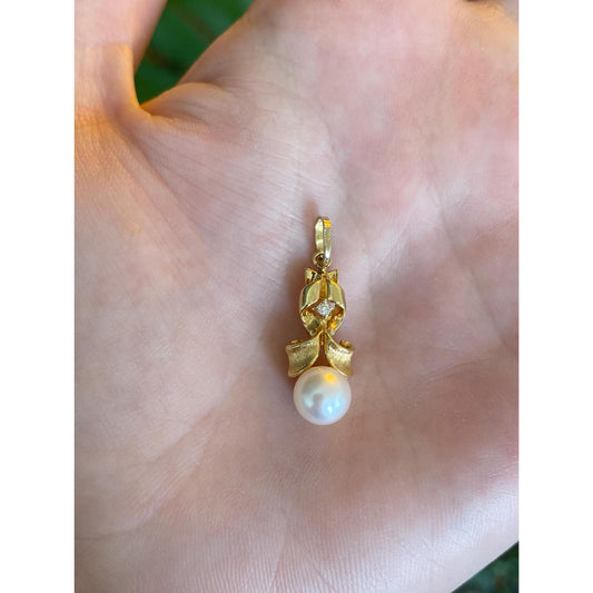 Vintage Solid 18k Yellow Gold Diamond Pearl Charm