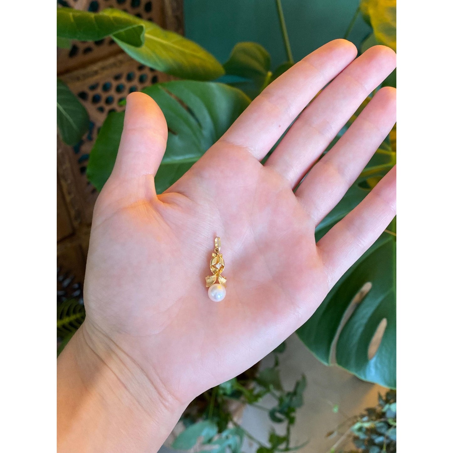 Vintage Solid 18k Yellow Gold Diamond Pearl Charm