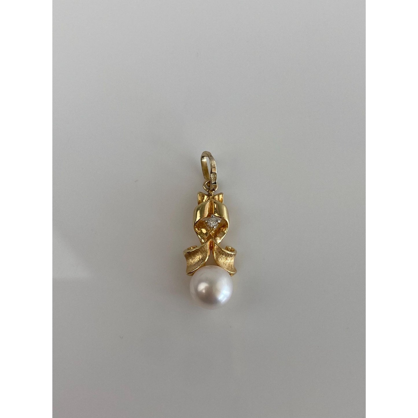 Vintage Solid 18k Yellow Gold Diamond Pearl Charm