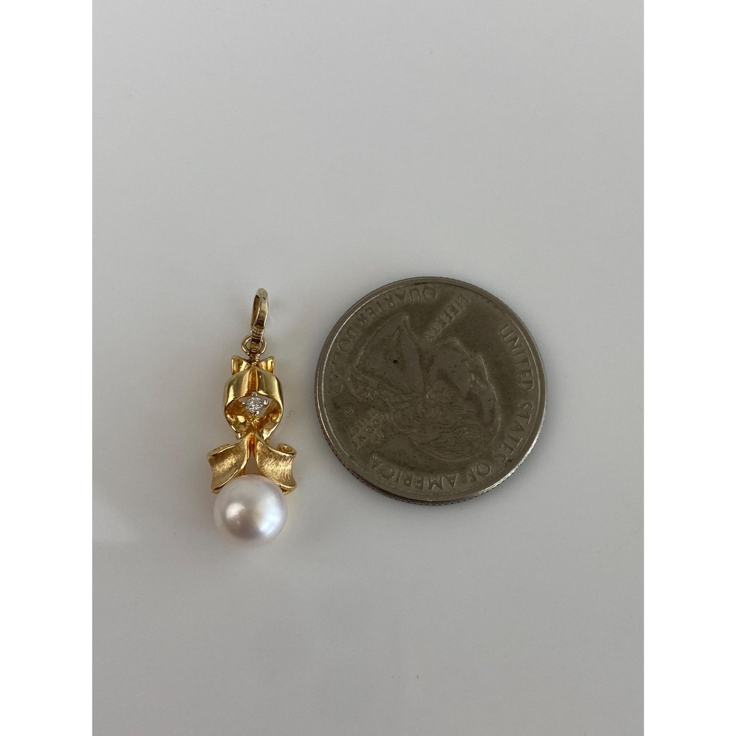 Vintage Solid 18k Yellow Gold Diamond Pearl Charm