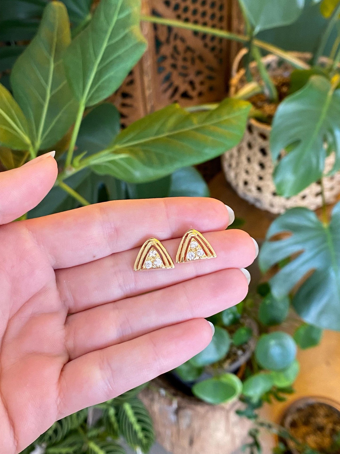 Vintage Solid 18k Yellow Gold Clear Cubic Zirconia Triangle Stud Earrings