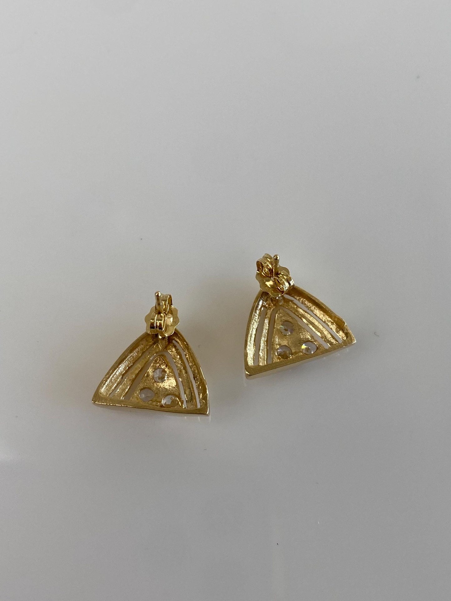 Vintage Solid 18k Yellow Gold Clear Cubic Zirconia Triangle Stud Earrings
