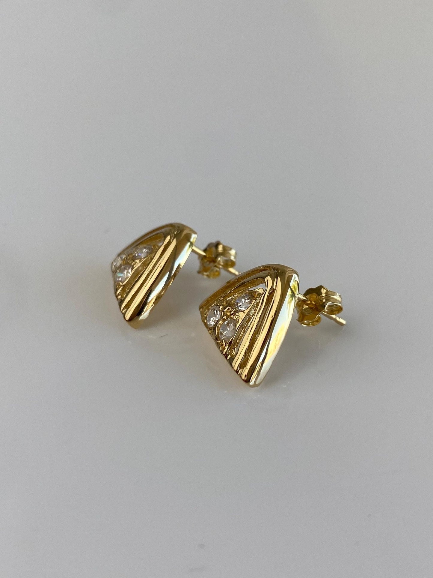 Vintage Solid 18k Yellow Gold Clear Cubic Zirconia Triangle Stud Earrings