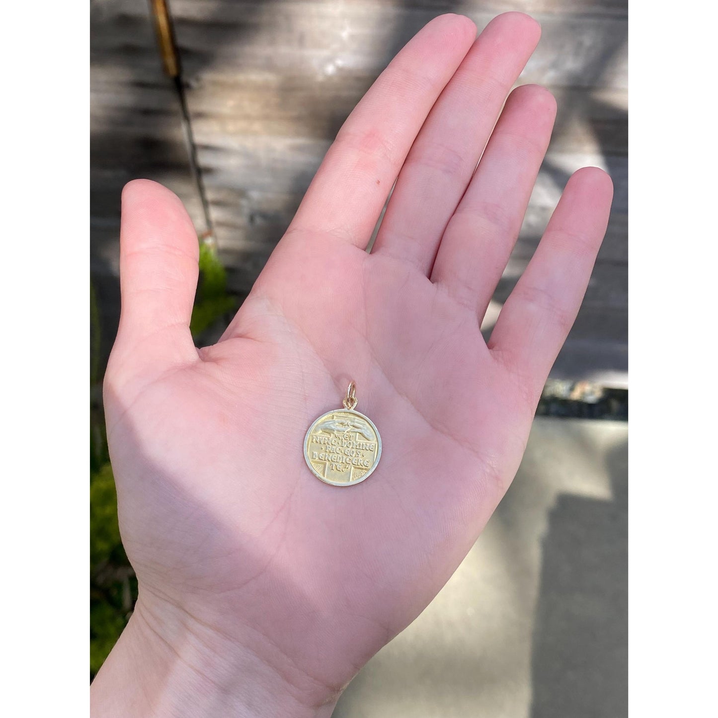 Vintage Solid 18k Yellow Gold Religious Charm