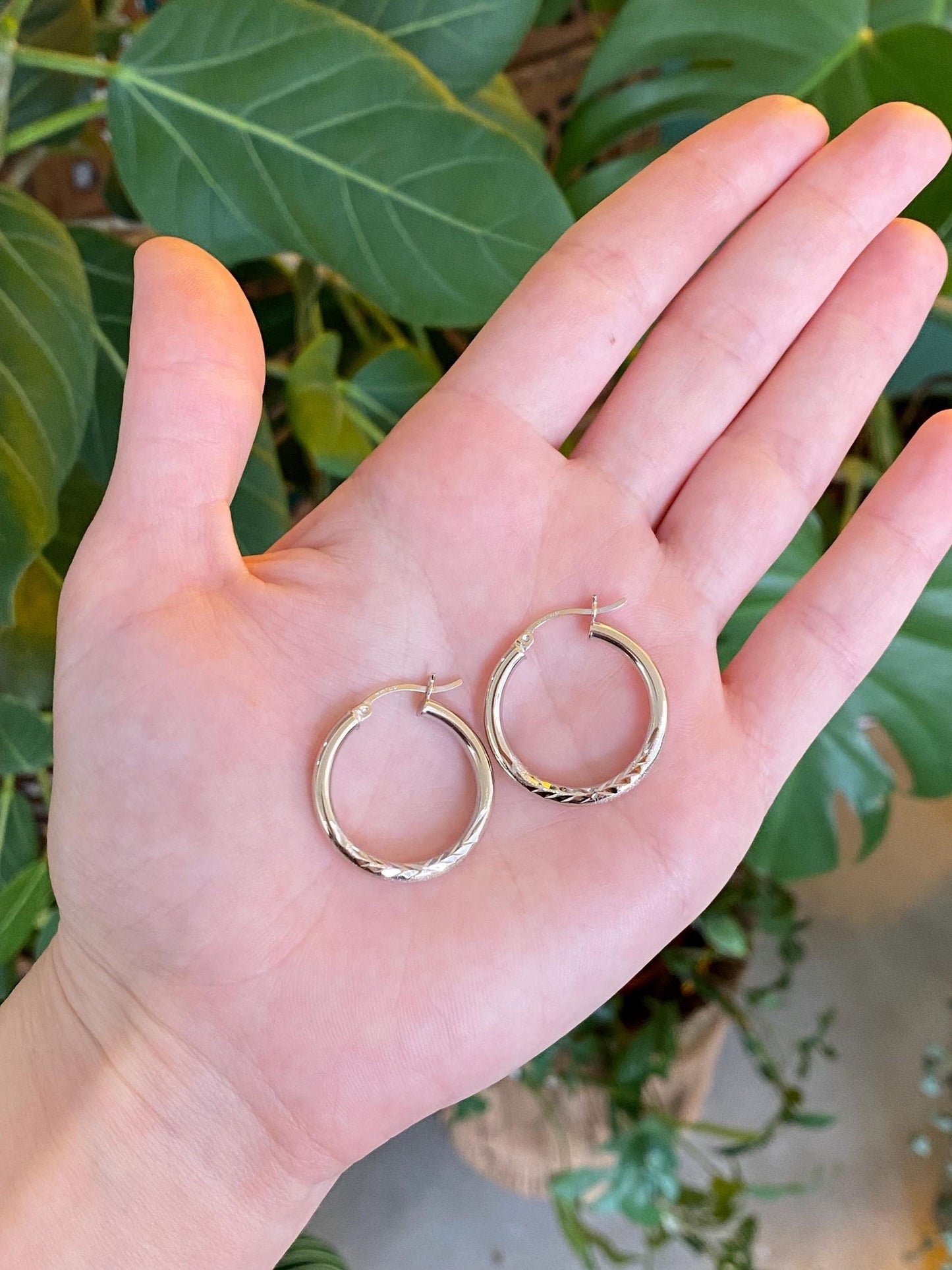 Vintage 14k White Gold Diamond Cut Hoop Earrings