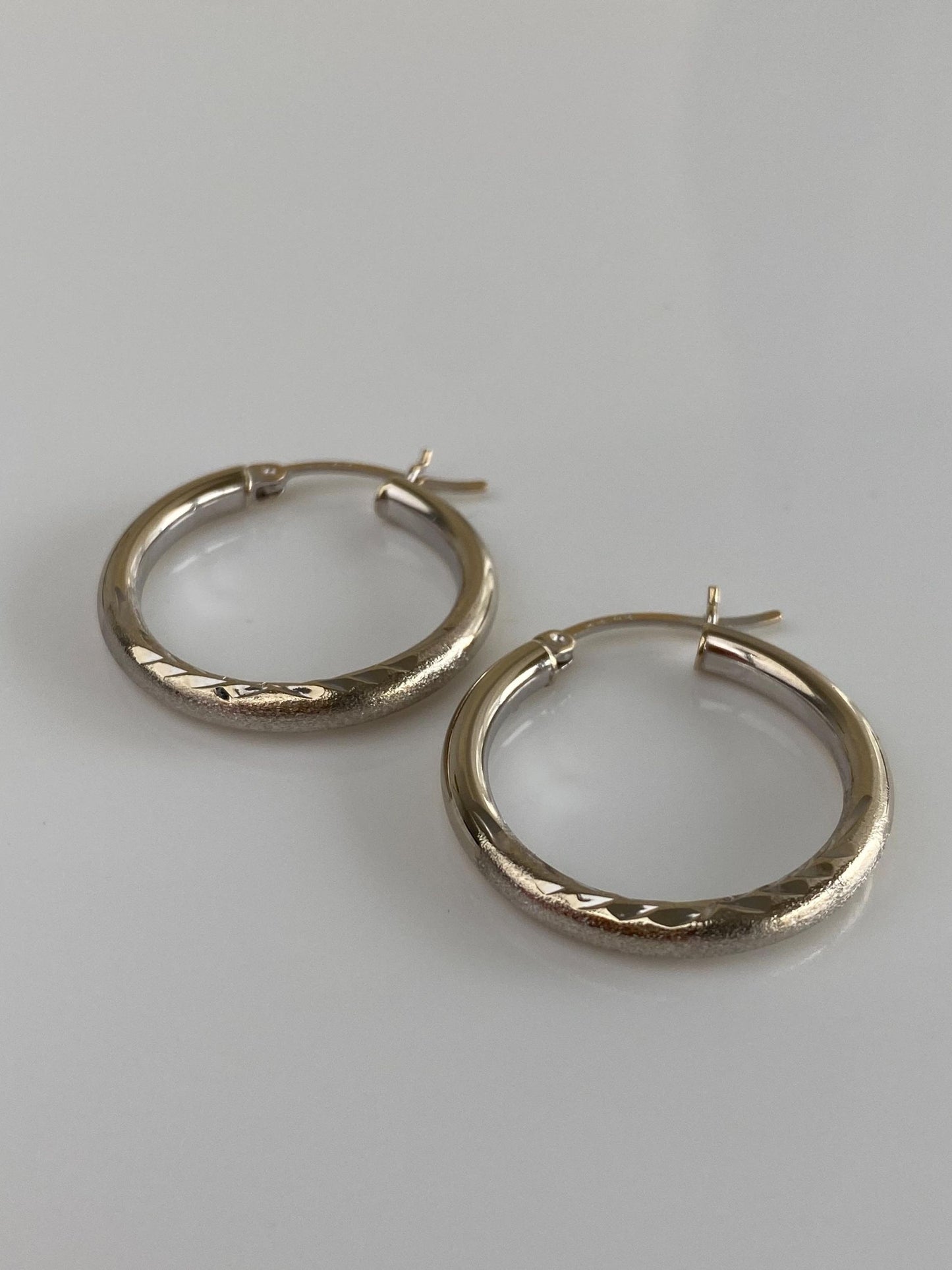 Vintage 14k White Gold Diamond Cut Hoop Earrings