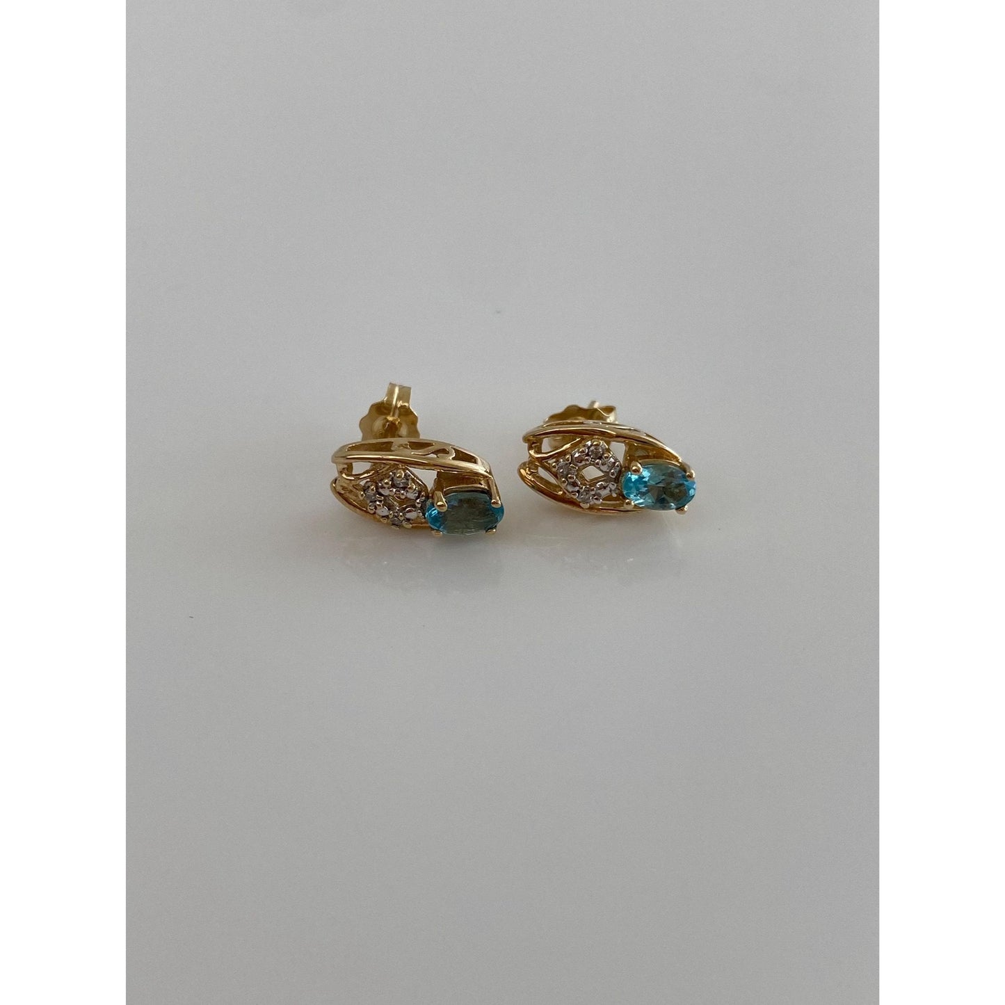 Solid 14k Yellow Gold Blue Cubic Zirconia Stud Earrings