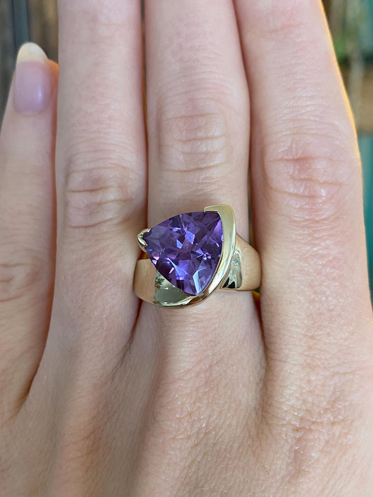 Vintage Solid 14k Yellow Gold Amethyst Ring - Size 7