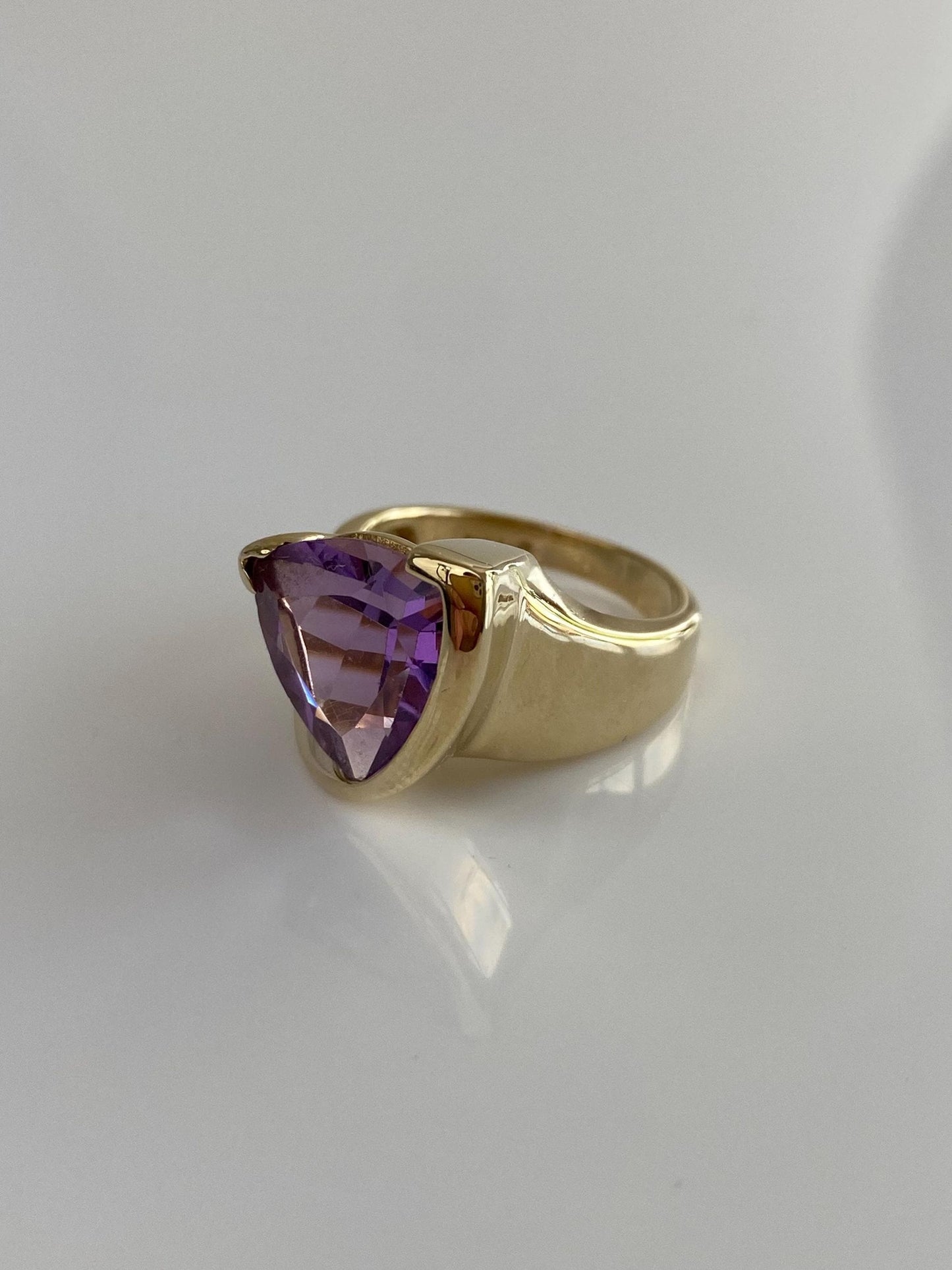 Vintage Solid 14k Yellow Gold Amethyst Ring - Size 7