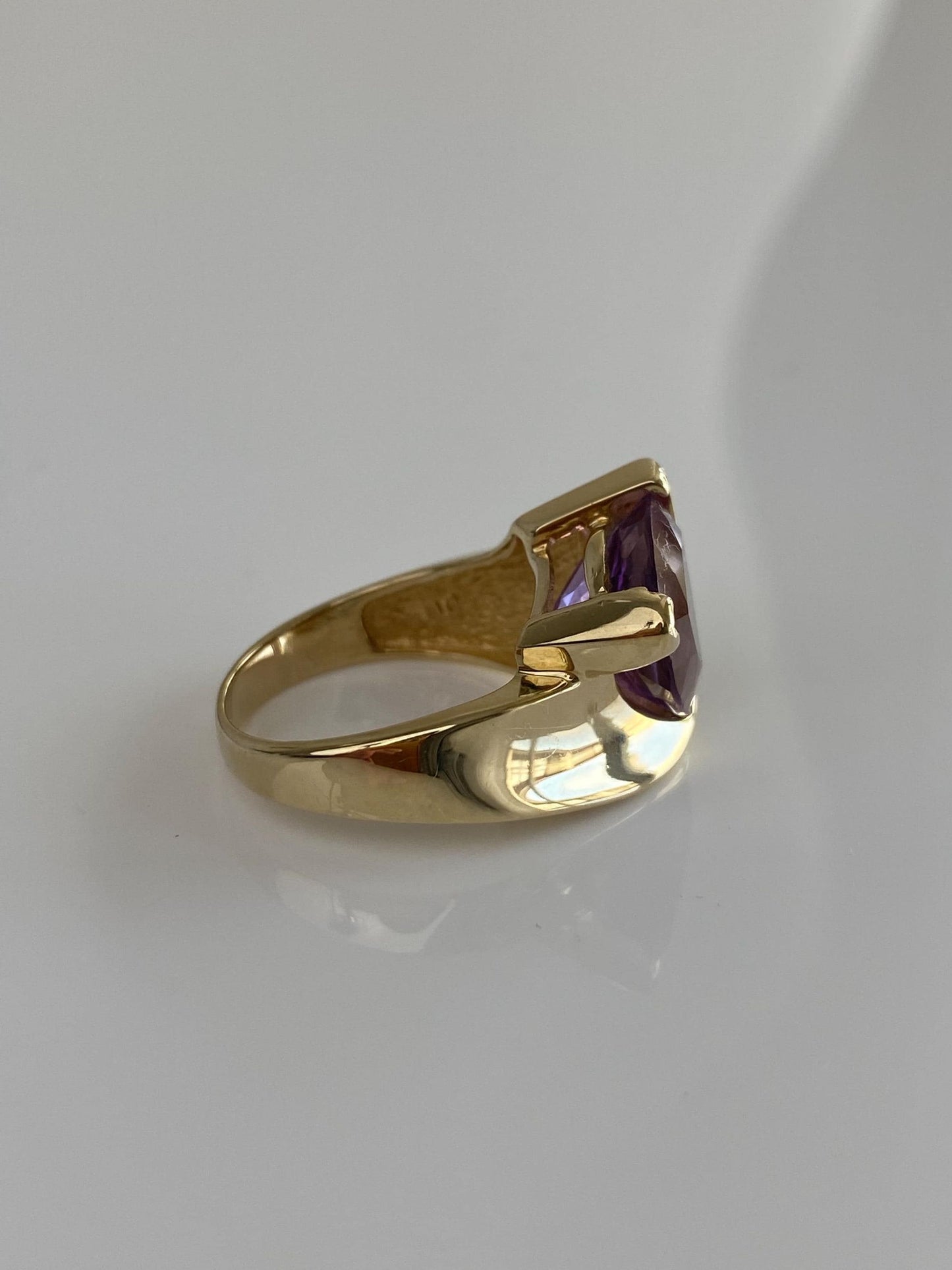 Vintage Solid 14k Yellow Gold Amethyst Ring - Size 7