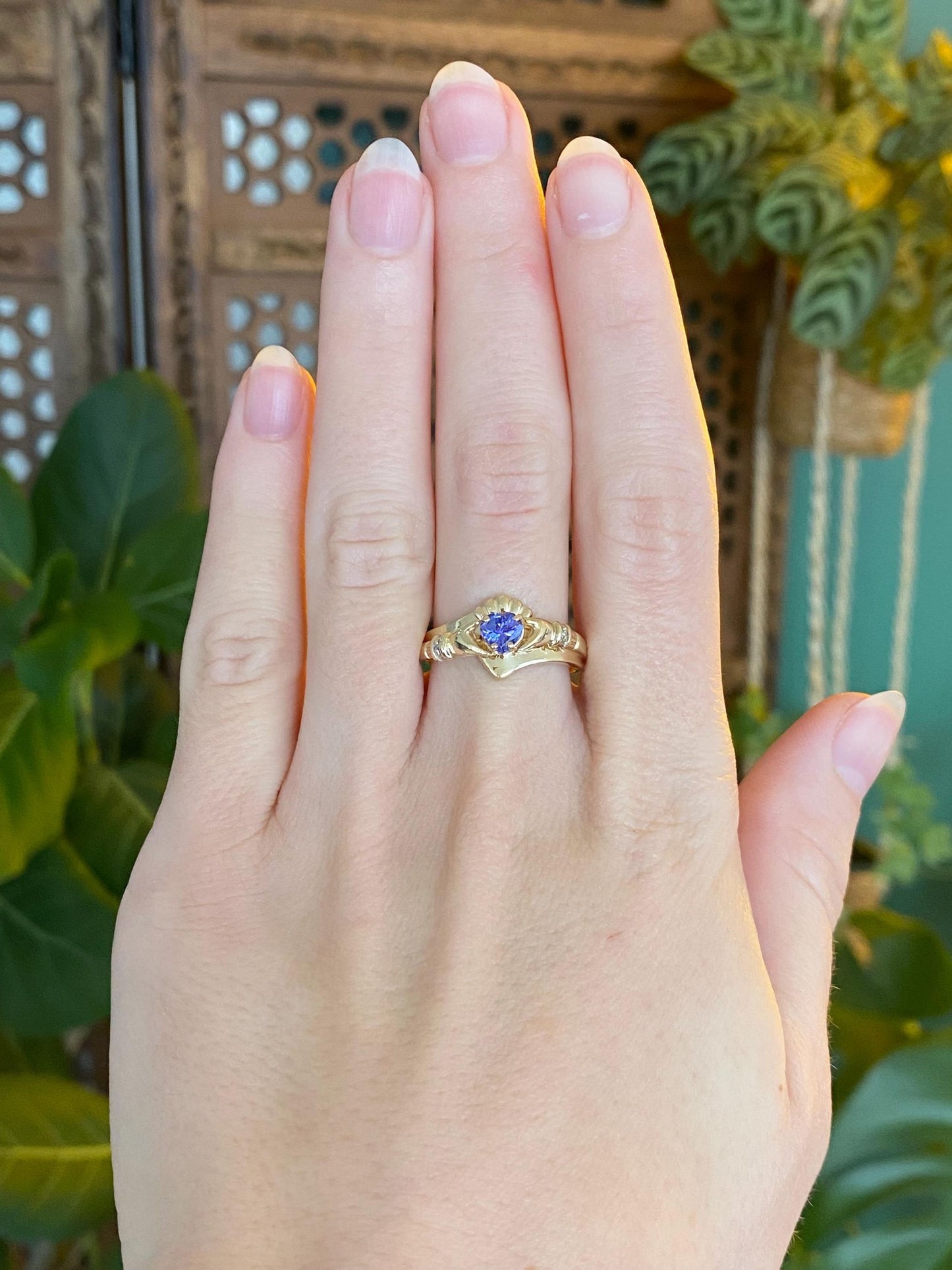 Vintage Solid 10k Yellow Gold Tanzanite Heart Claddaugh Ring - Size 7.5