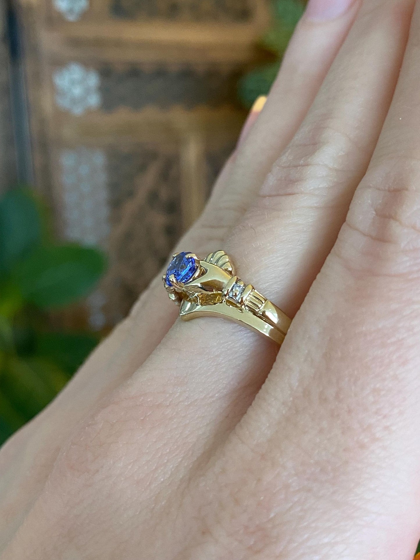 Vintage Solid 10k Yellow Gold Tanzanite Heart Claddaugh Ring - Size 7.5