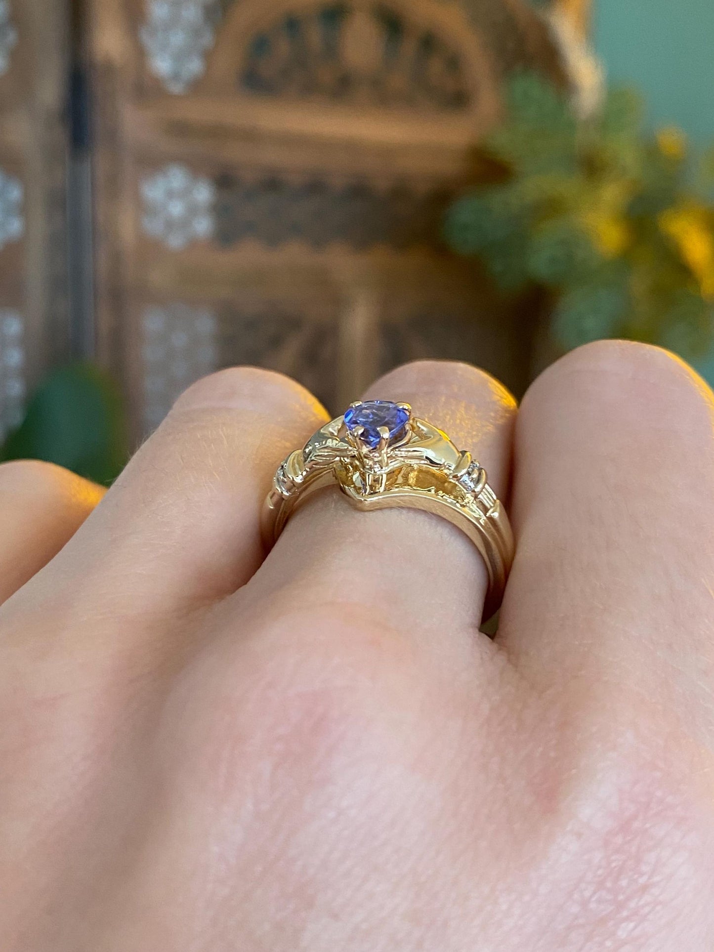 Vintage Solid 10k Yellow Gold Tanzanite Heart Claddaugh Ring - Size 7.5