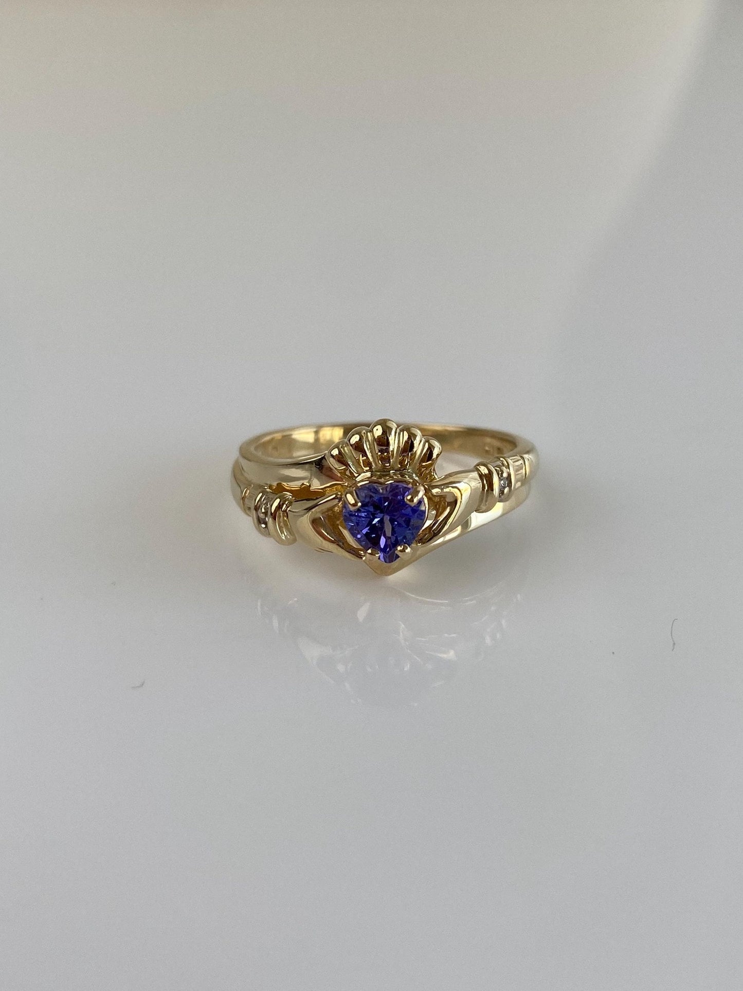 Vintage Solid 10k Yellow Gold Tanzanite Heart Claddaugh Ring - Size 7.5