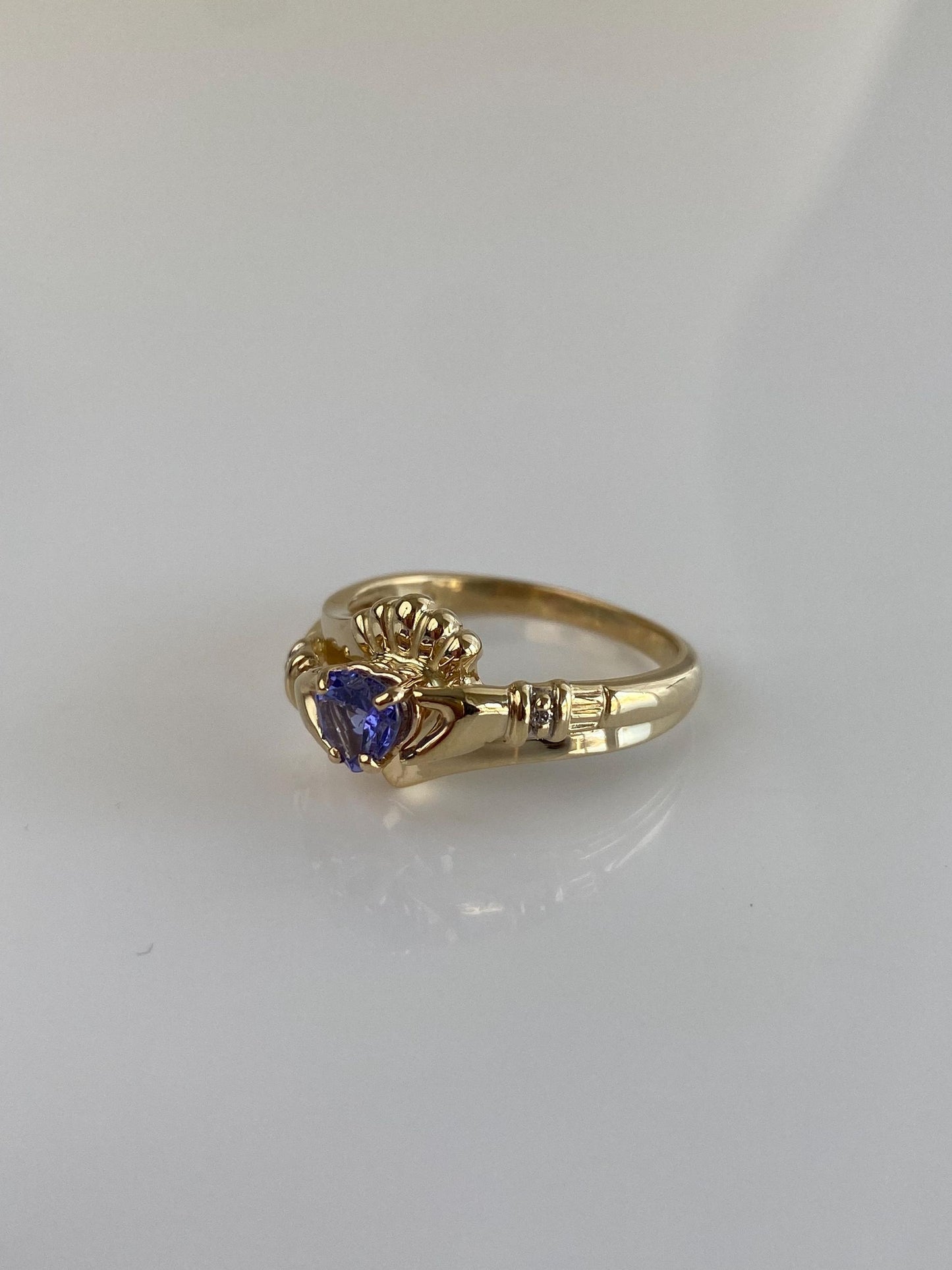 Vintage Solid 10k Yellow Gold Tanzanite Heart Claddaugh Ring - Size 7.5