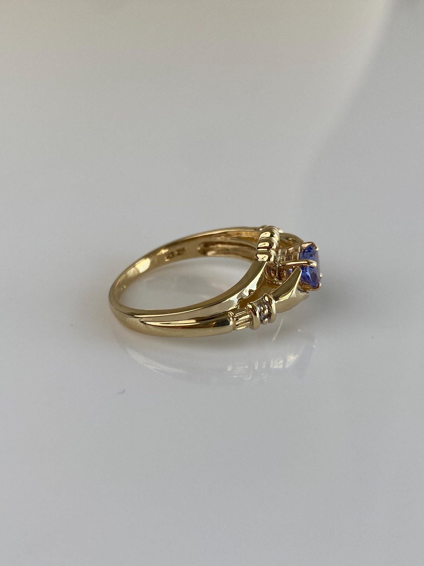 Vintage Solid 10k Yellow Gold Tanzanite Heart Claddaugh Ring - Size 7.5