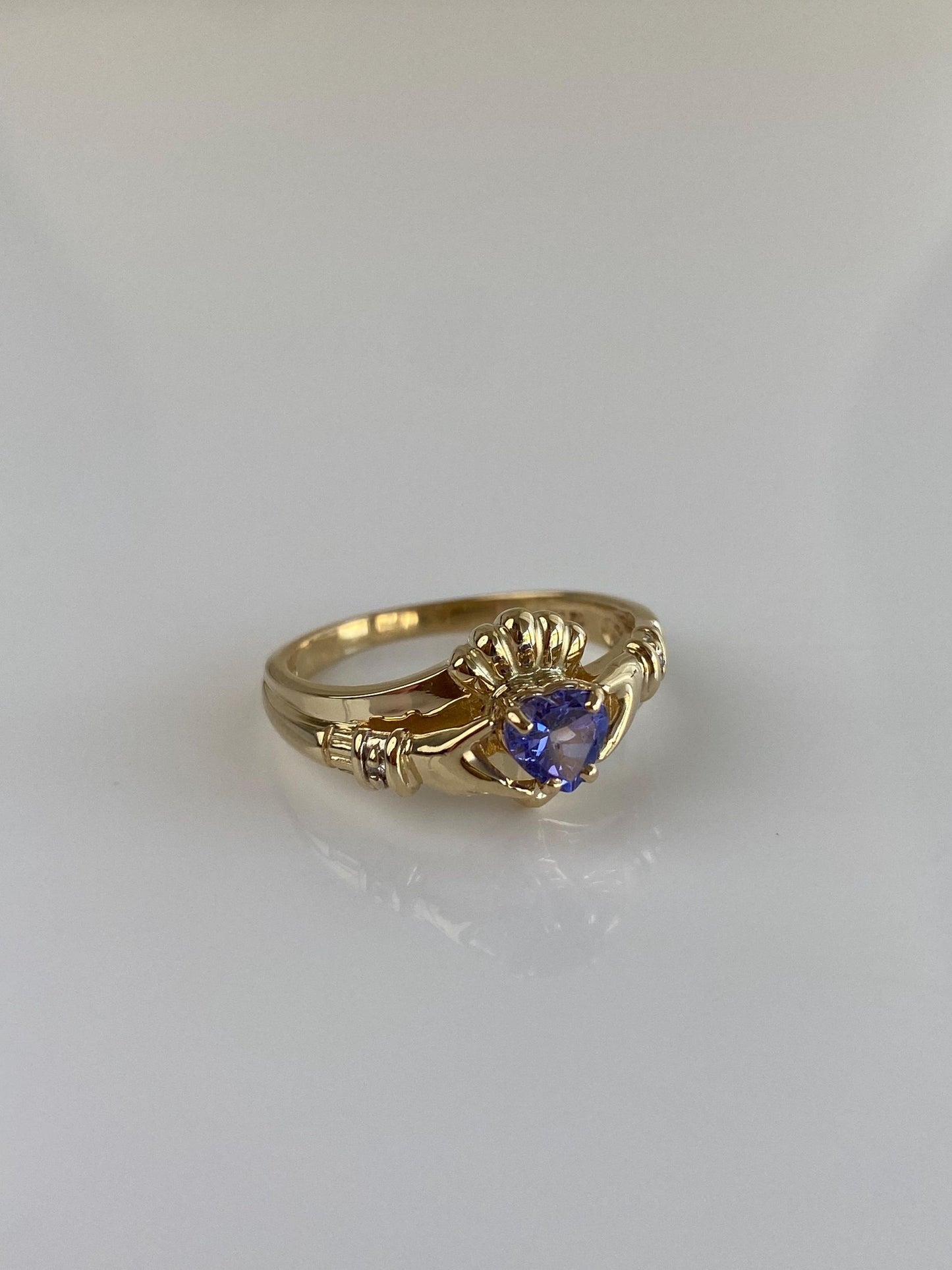 Vintage Solid 10k Yellow Gold Tanzanite Heart Claddaugh Ring - Size 7.5