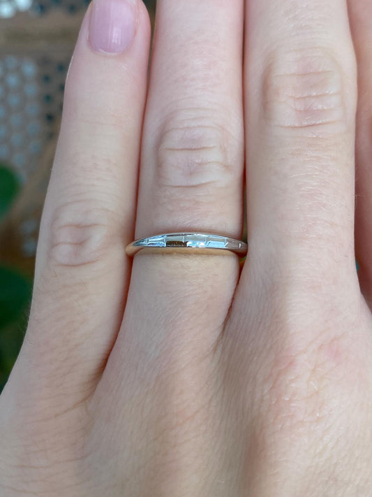 Vintage Solid 14k White & Yellow Gold Design Ring Band - Size 4.5