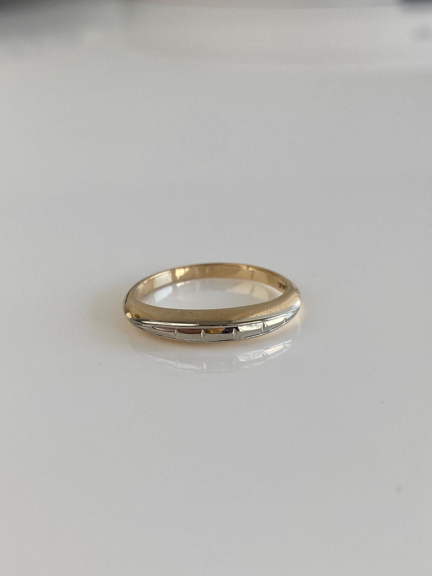 Vintage Solid 14k White & Yellow Gold Design Ring Band - Size 4.5