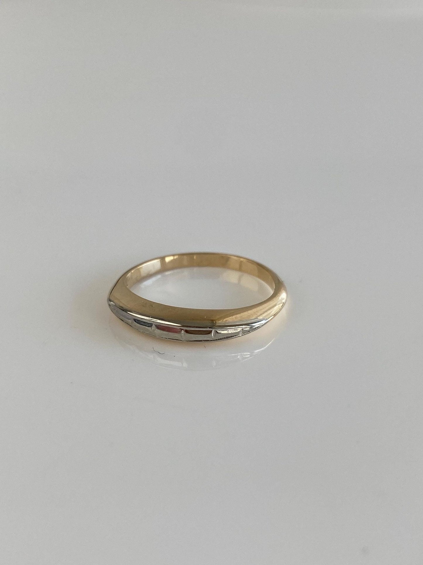 Vintage Solid 14k White & Yellow Gold Design Ring Band - Size 4.5