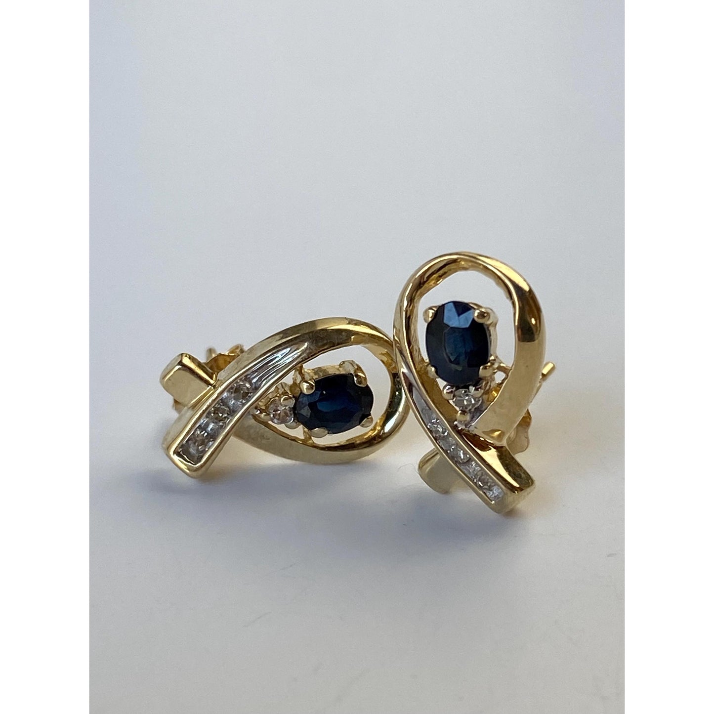 Vintage Solid 14k Yellow Gold Blue Spinel Diamond Stud Earrings