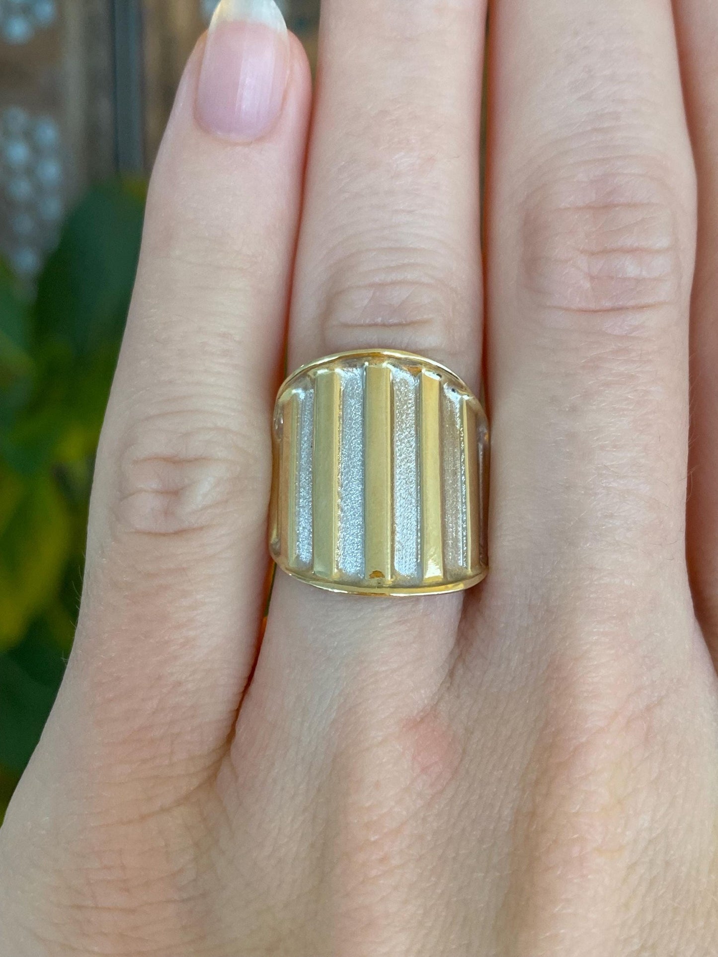 Vintage Solid 14k White & Yellow Gold Lined Design Saddle Ring - Size 6