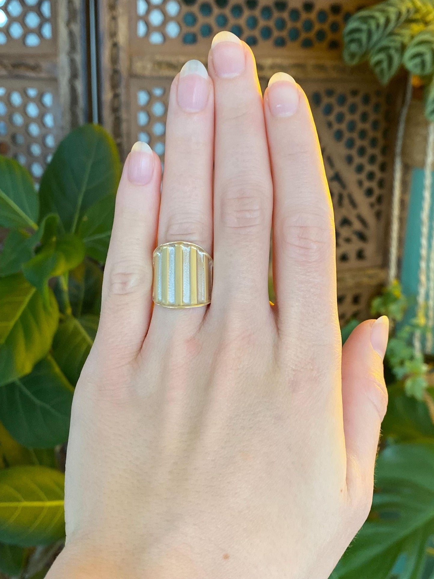 Vintage Solid 14k White & Yellow Gold Lined Design Saddle Ring - Size 6