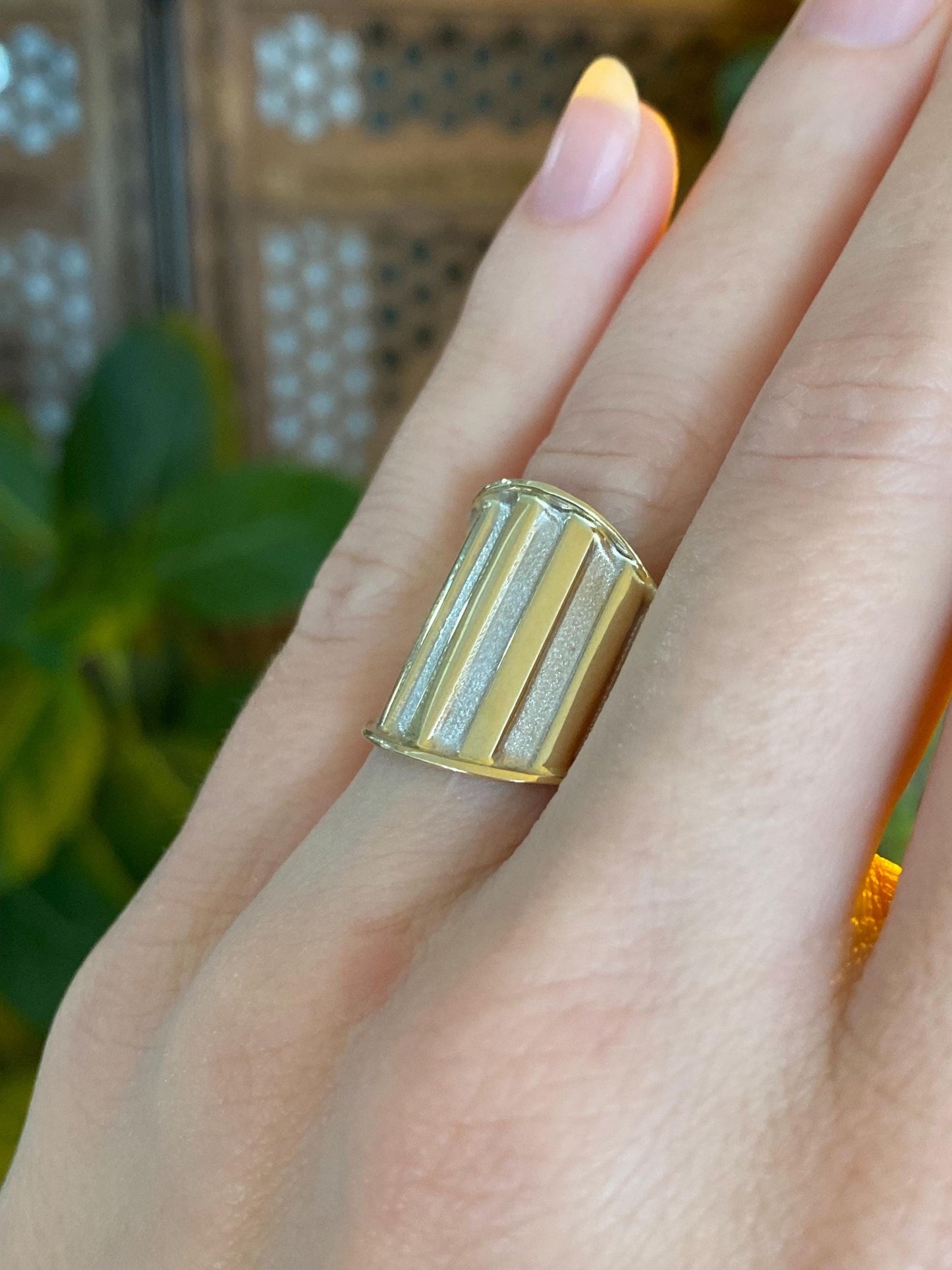 Vintage Solid 14k White & Yellow Gold Lined Design Saddle Ring - Size 6