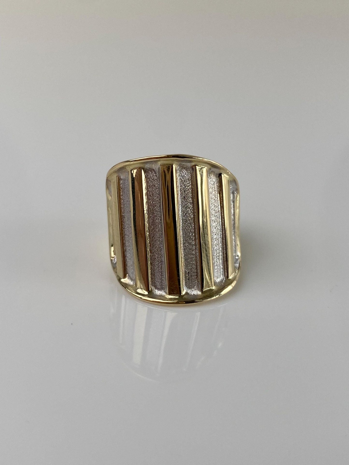 Vintage Solid 14k White & Yellow Gold Lined Design Saddle Ring - Size 6