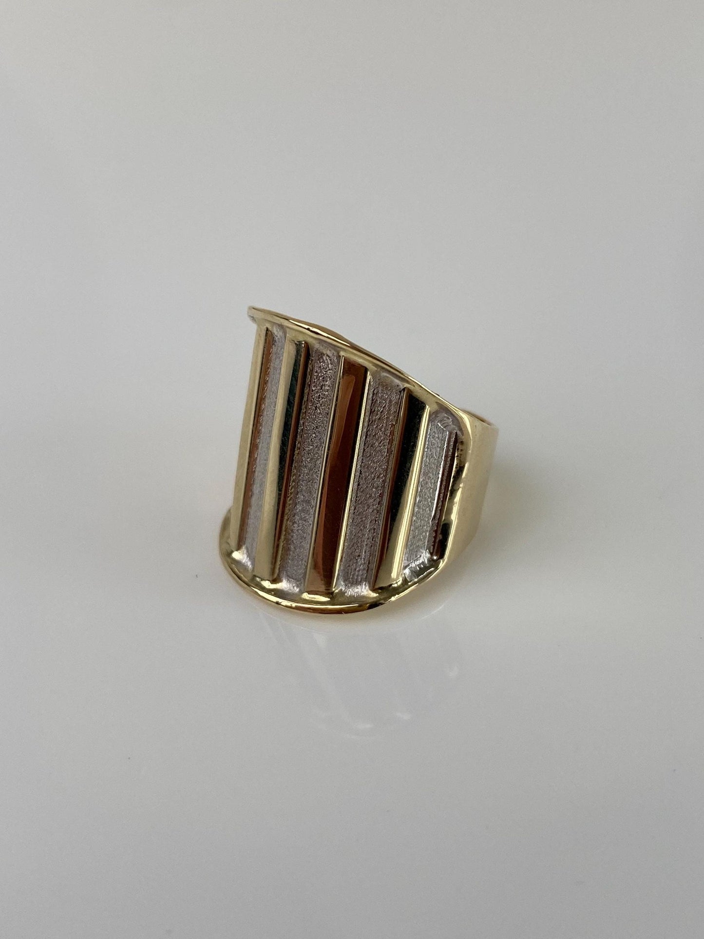 Vintage Solid 14k White & Yellow Gold Lined Design Saddle Ring - Size 6